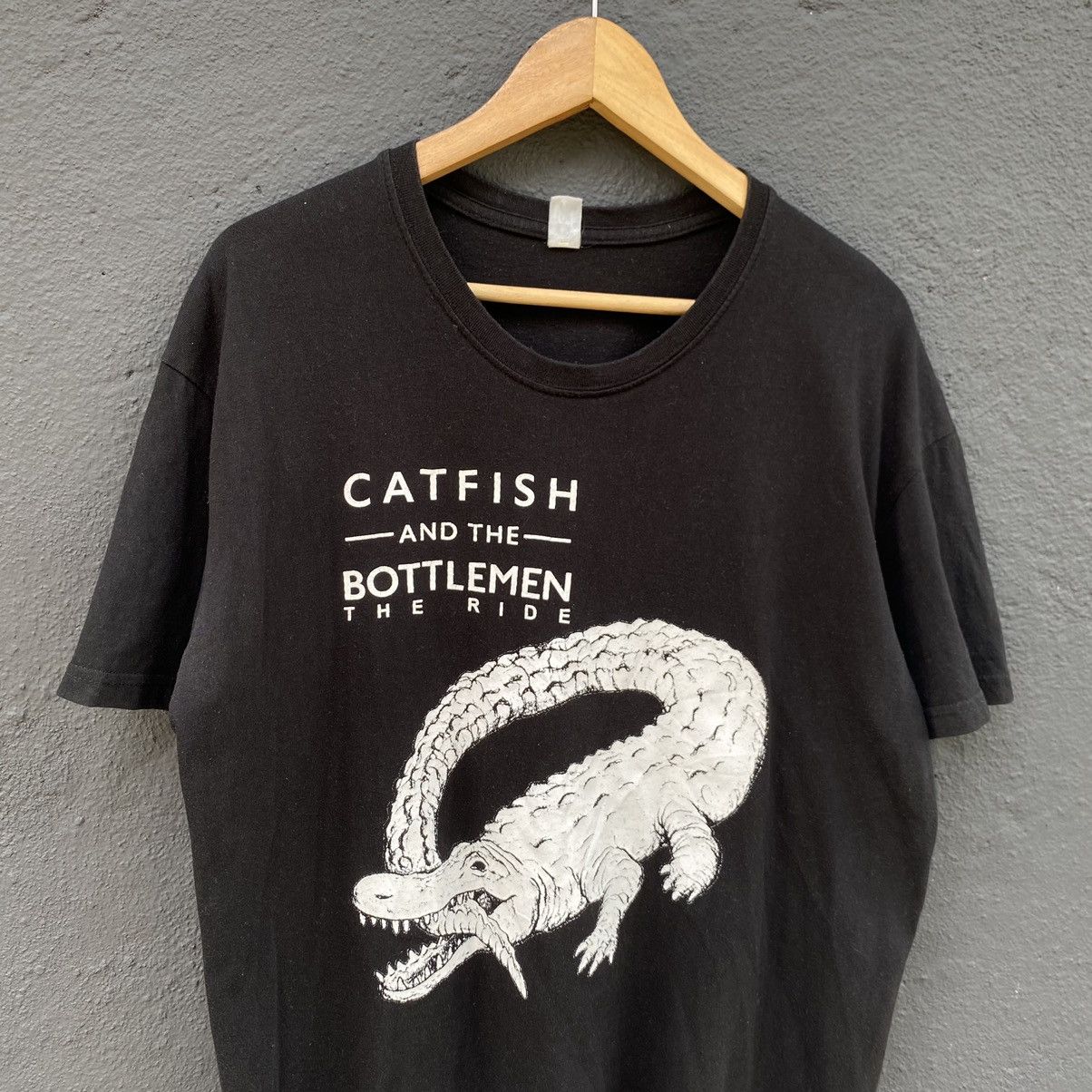 Band Tees Thrashed Faded Catfish And The Bottleman UK Band ERD GRUNGE Size US L / EU 52-54 / 3 - 3 Thumbnail