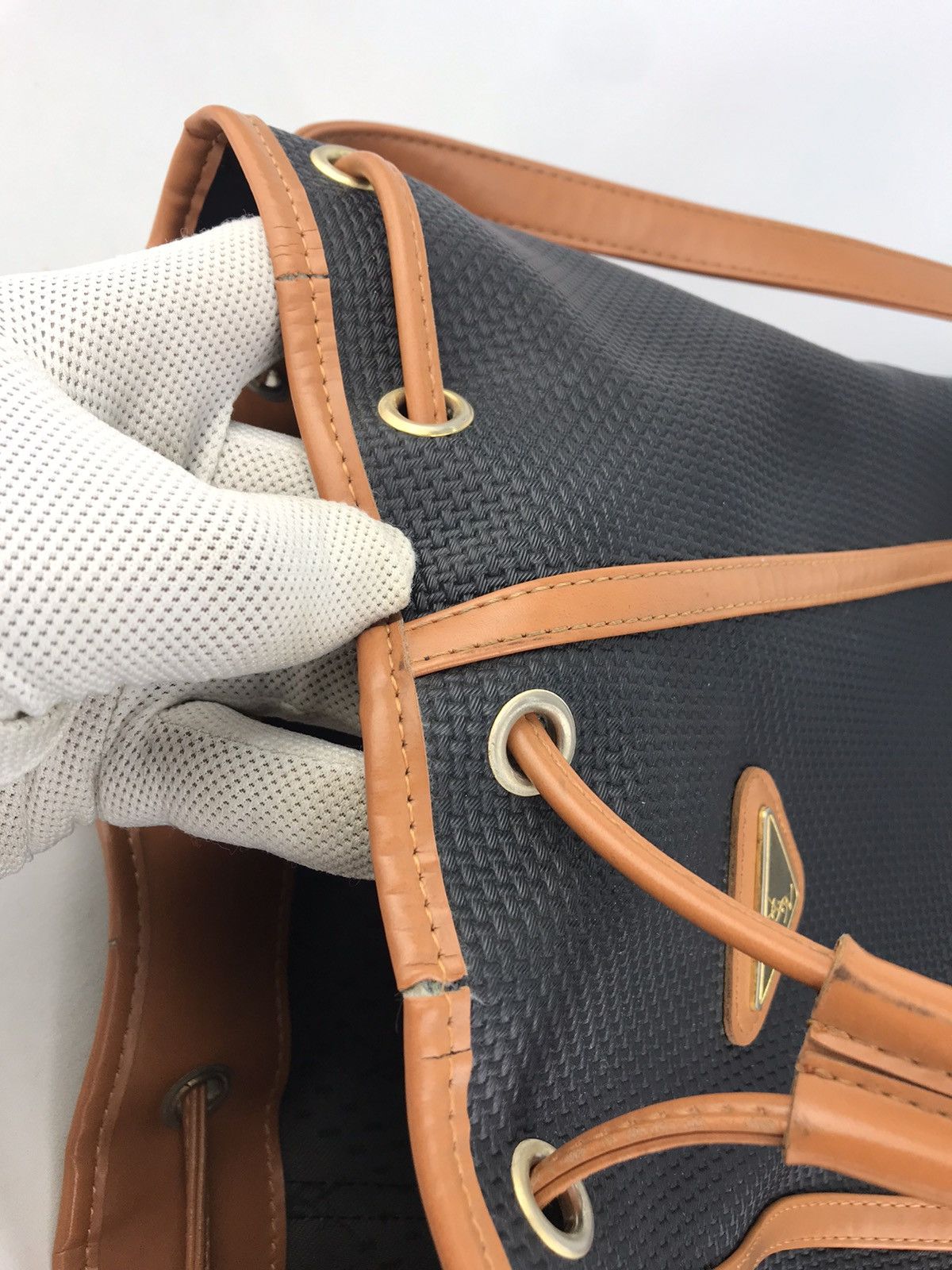 Yves Saint Laurent ❌Last Drop❌ Authentic Vintage YSL Bucket Drawstring Handbag Size ONE SIZE - 24 Thumbnail