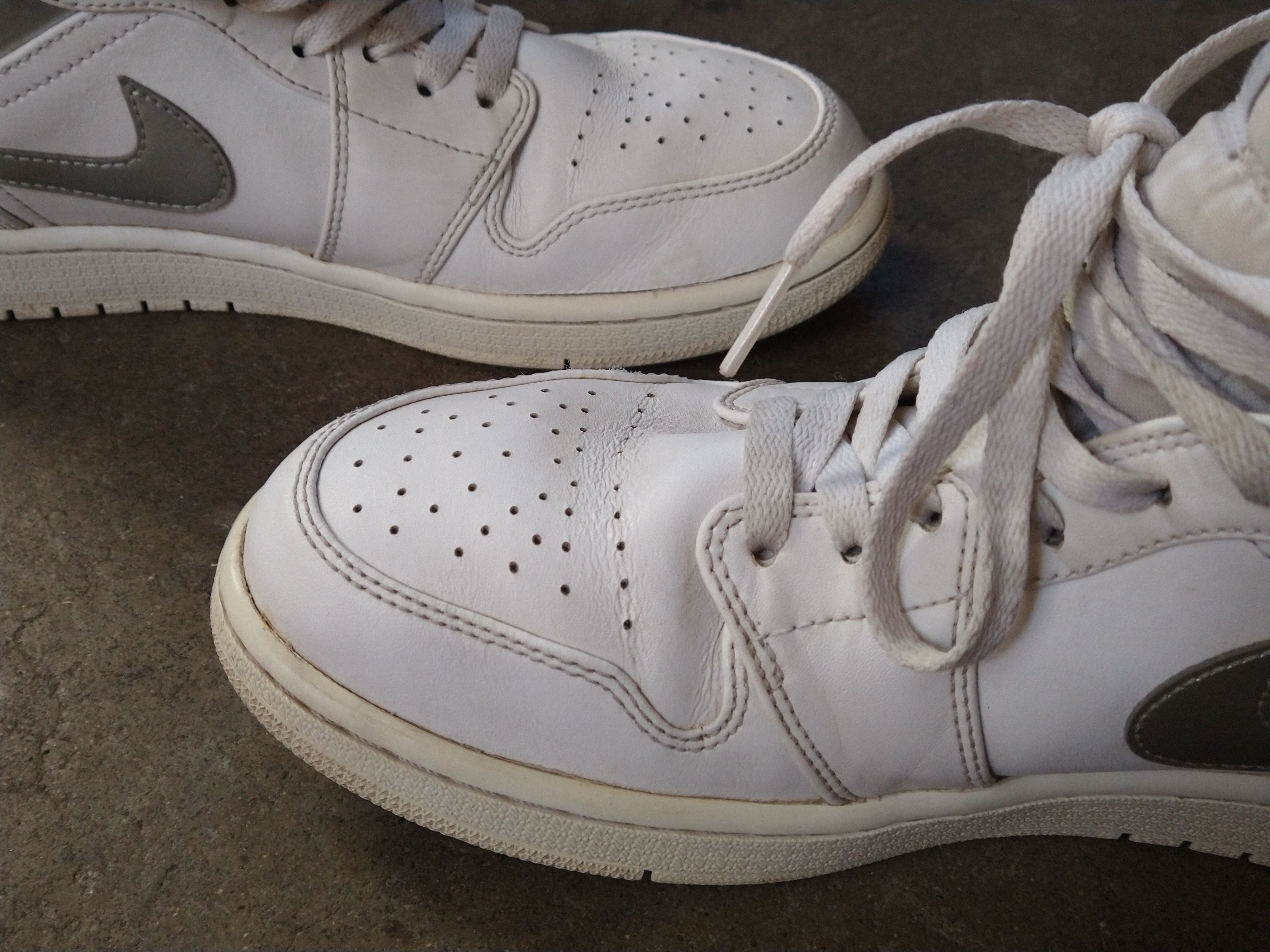 Jordan Brand Nike Air Jordan 1 Retro Mid Pure Money Size 9.5 554724-105 Size US 9.5 / EU 42-43 - 11 Thumbnail