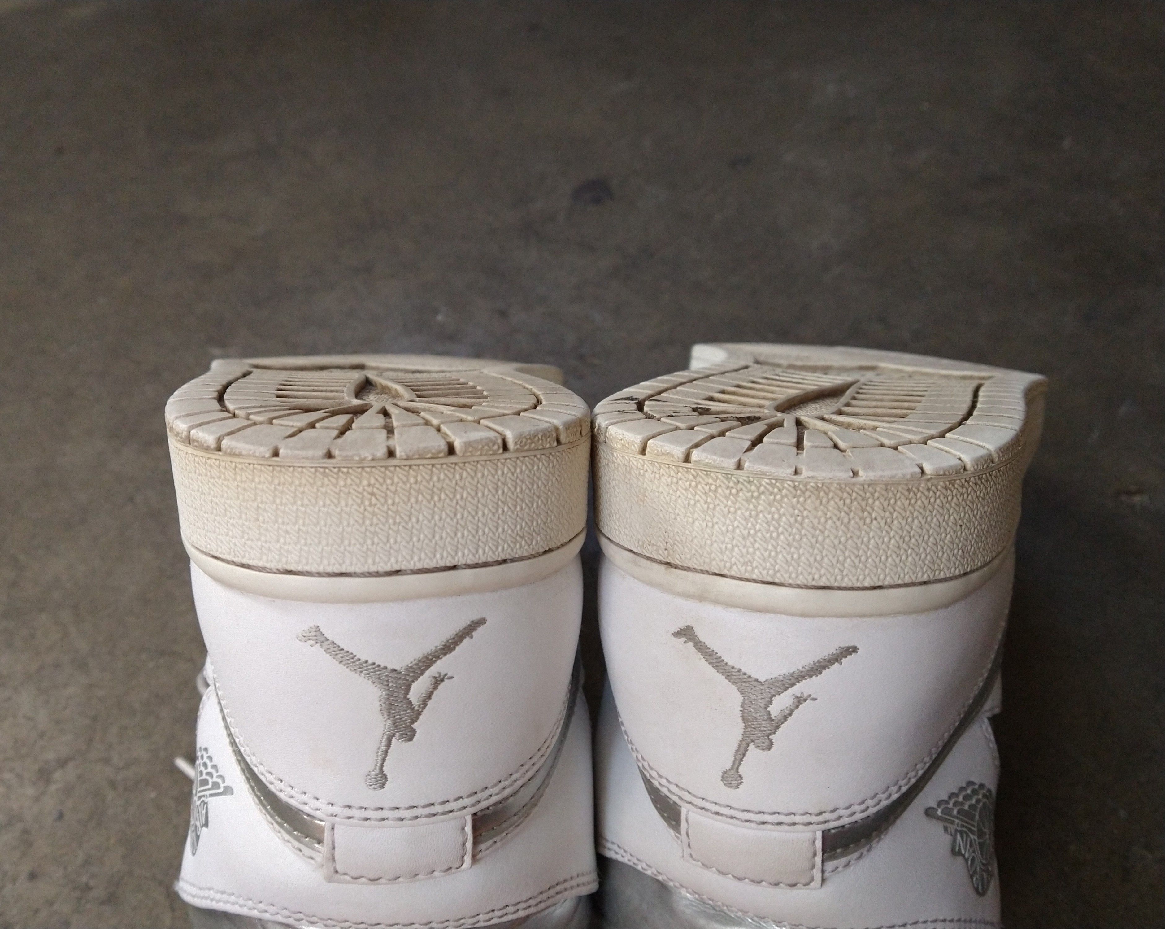 Jordan Brand Nike Air Jordan 1 Retro Mid Pure Money Size 9.5 554724-105 Size US 9.5 / EU 42-43 - 14 Thumbnail