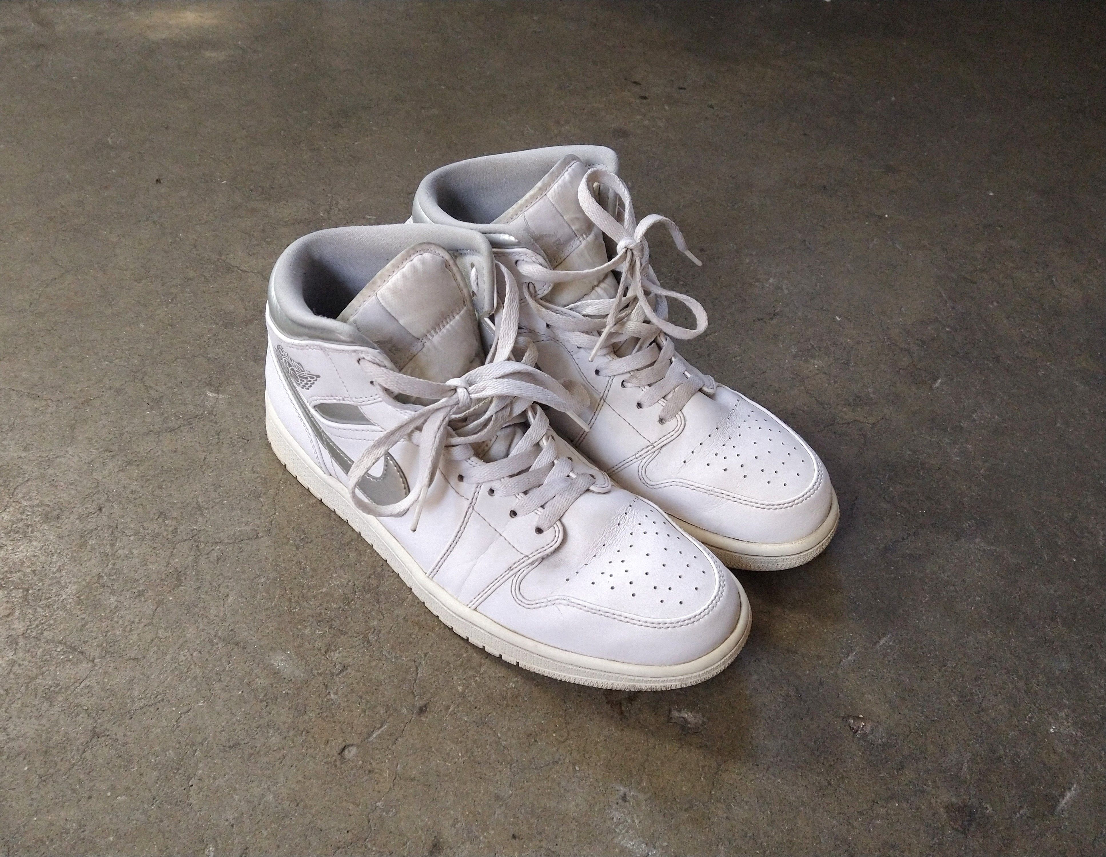 Jordan Brand Nike Air Jordan 1 Retro Mid Pure Money Size 9.5 554724-105 Size US 9.5 / EU 42-43 - 2 Thumbnail