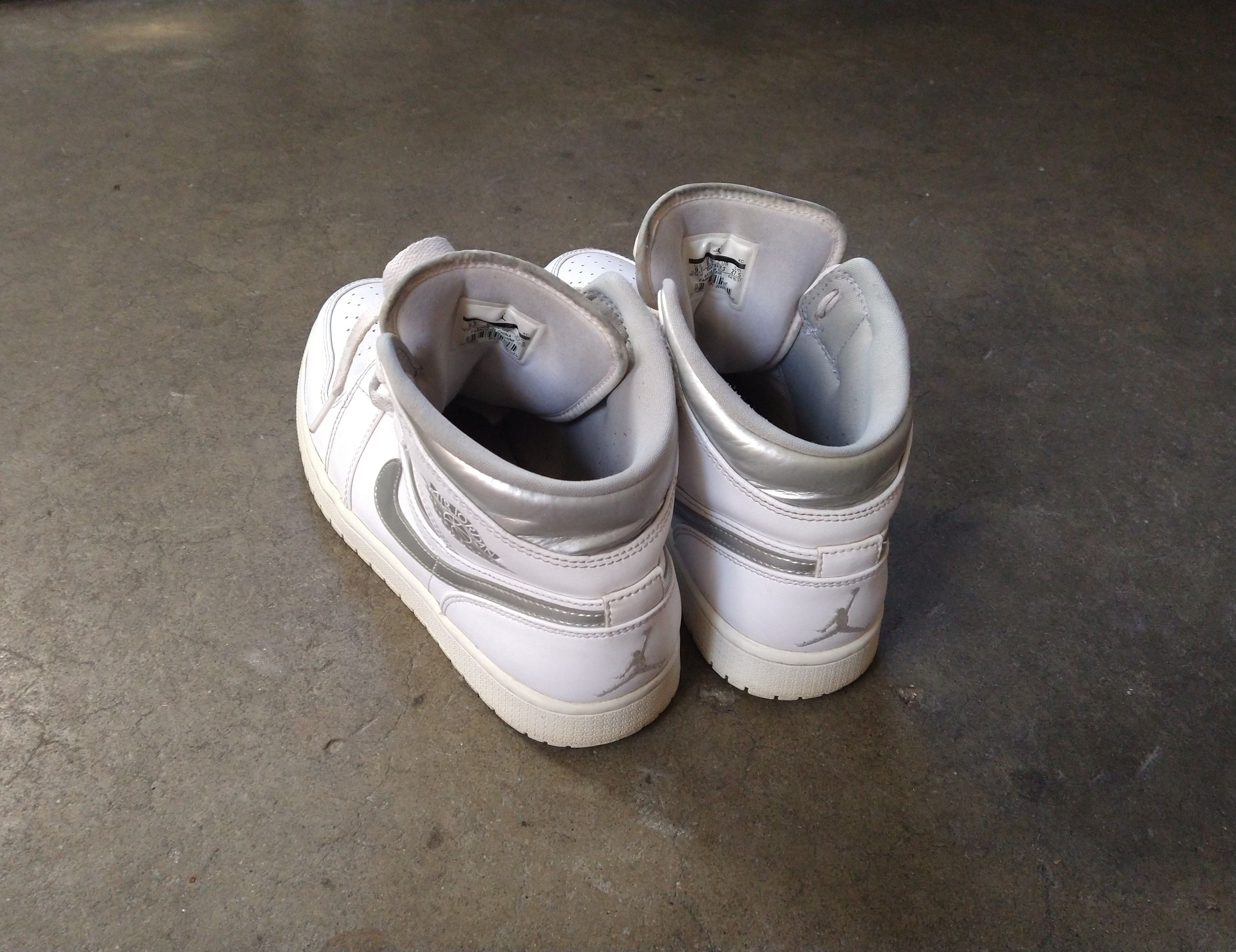 Jordan Brand Nike Air Jordan 1 Retro Mid Pure Money Size 9.5 554724-105 Size US 9.5 / EU 42-43 - 12 Thumbnail