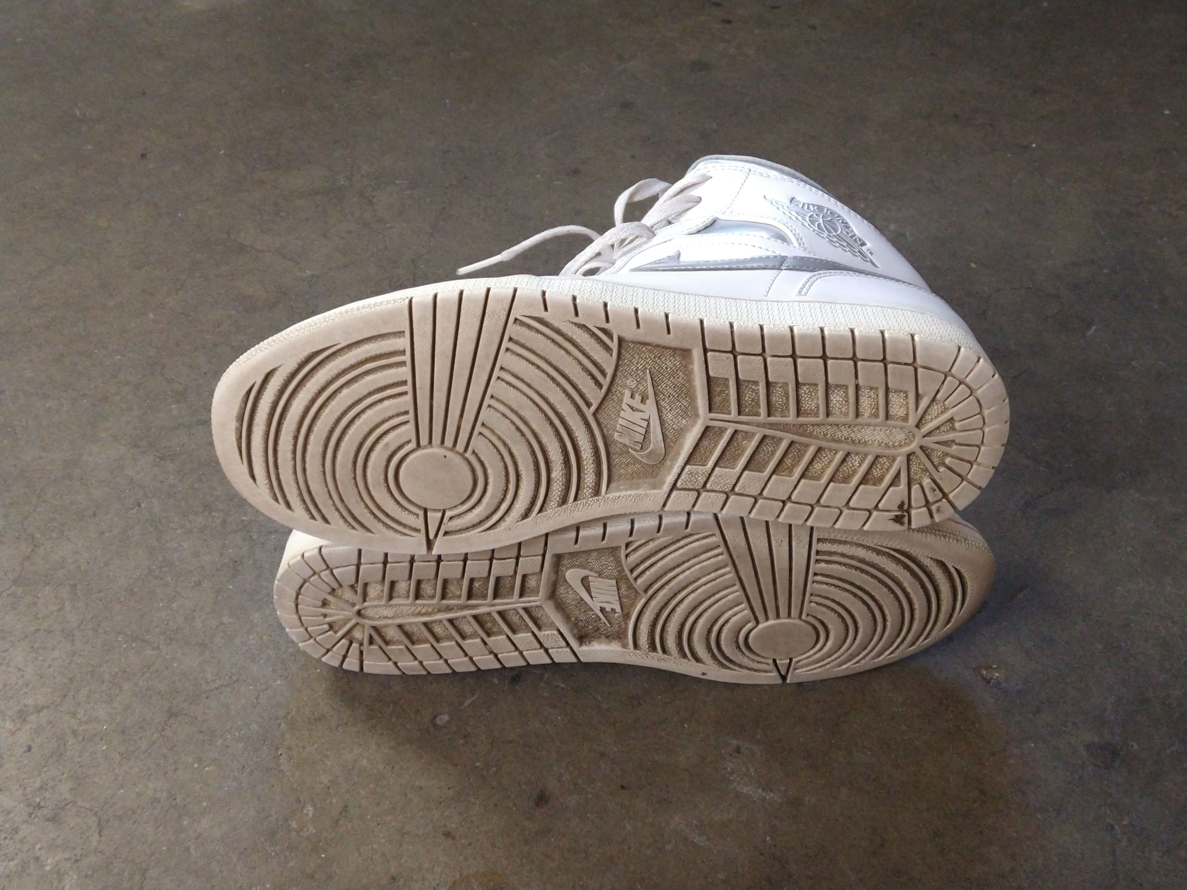 Jordan Brand Nike Air Jordan 1 Retro Mid Pure Money Size 9.5 554724-105 Size US 9.5 / EU 42-43 - 15 Thumbnail