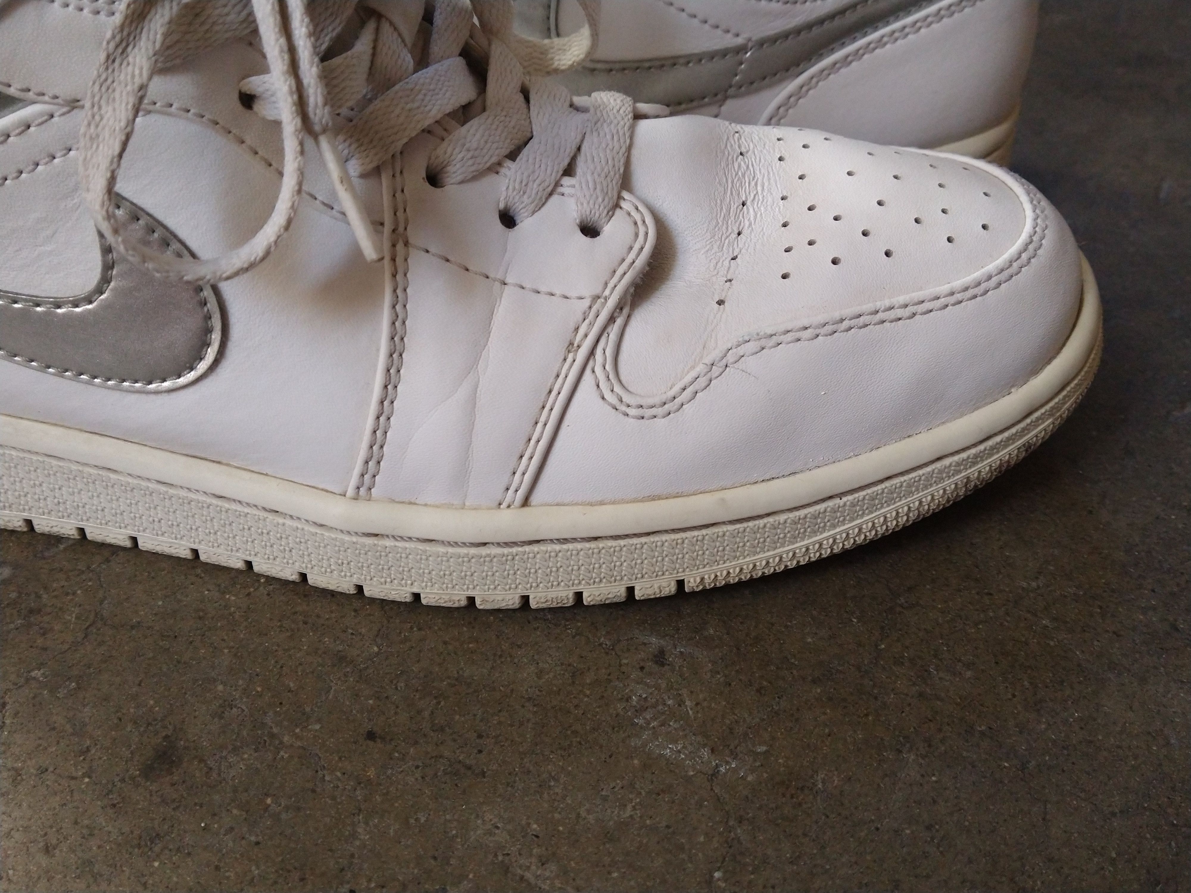 Jordan Brand Nike Air Jordan 1 Retro Mid Pure Money Size 9.5 554724-105 Size US 9.5 / EU 42-43 - 4 Thumbnail