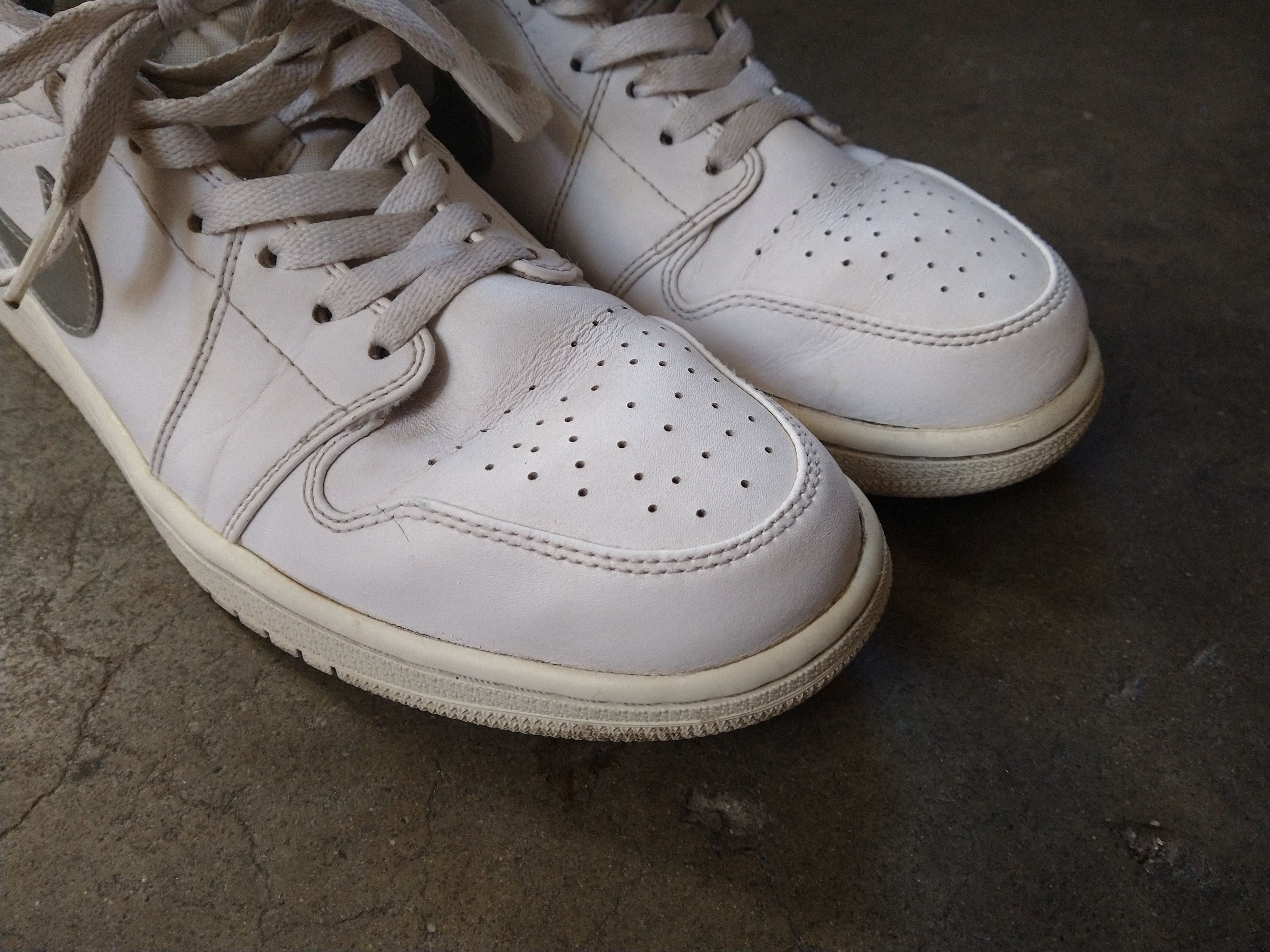 Jordan Brand Nike Air Jordan 1 Retro Mid Pure Money Size 9.5 554724-105 Size US 9.5 / EU 42-43 - 3 Thumbnail