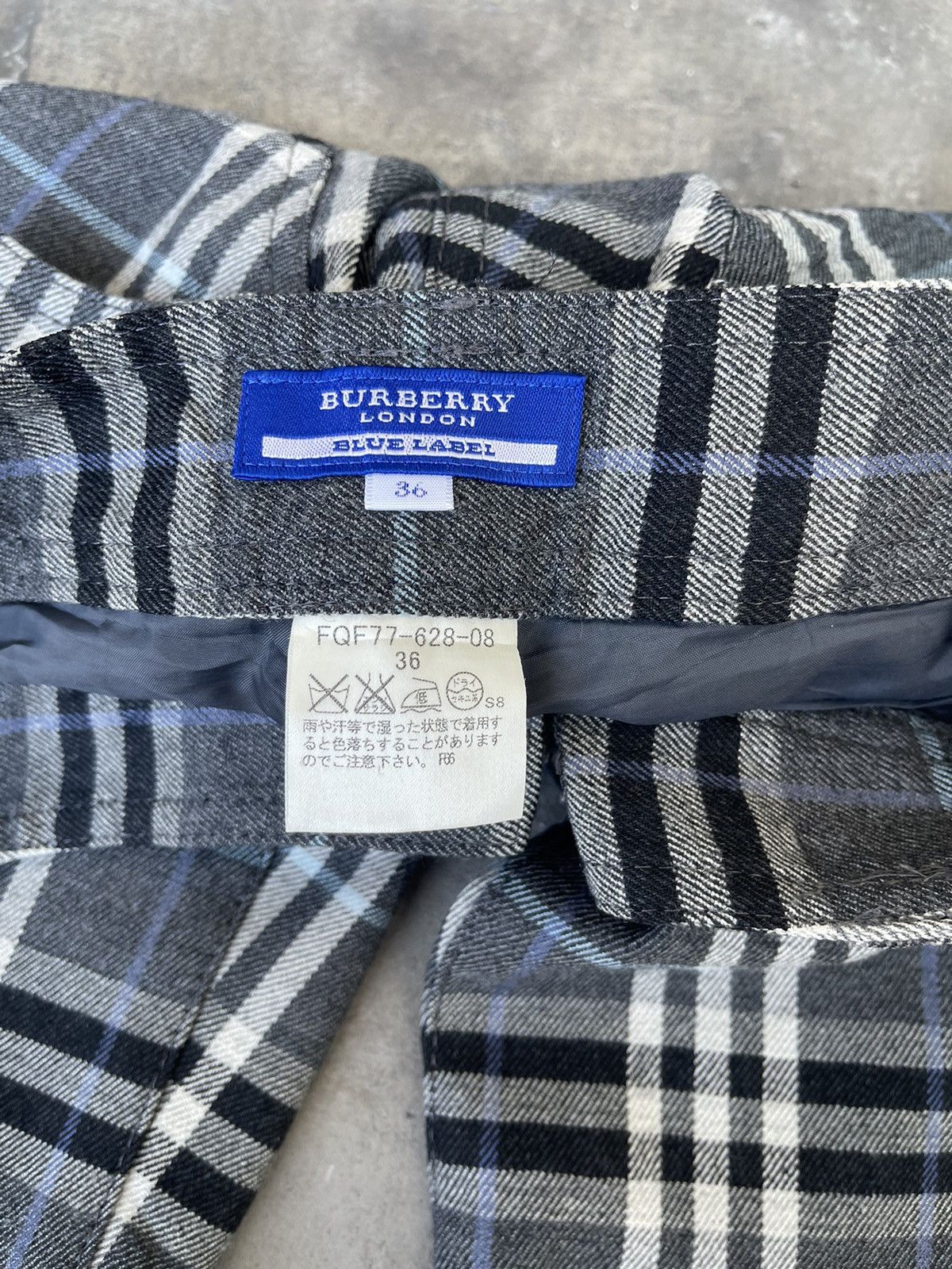 Burberry JAPAN MADE Burberry London Blue Label Flare Pant Size 28" / US 6 / IT 42 - 8 Thumbnail