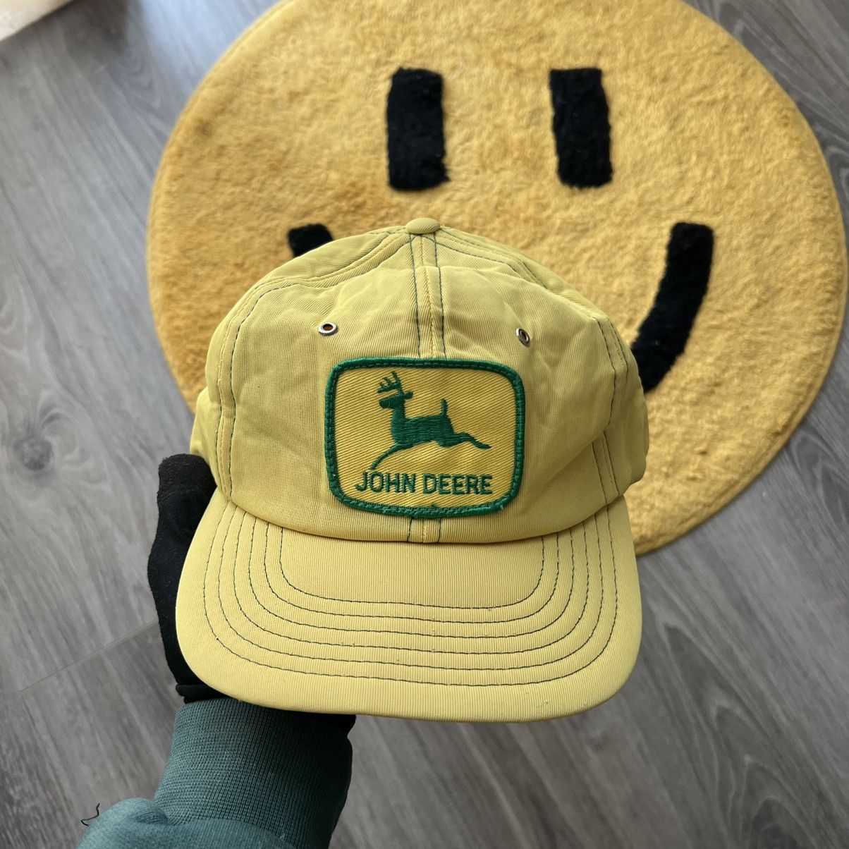 Cappello John Deere Stile Camionista – Snapback Unisex Con Visiera Piatta, Pannello Anteriore In Twill E Retro In Rete, Colore Verde Oliva/Beige