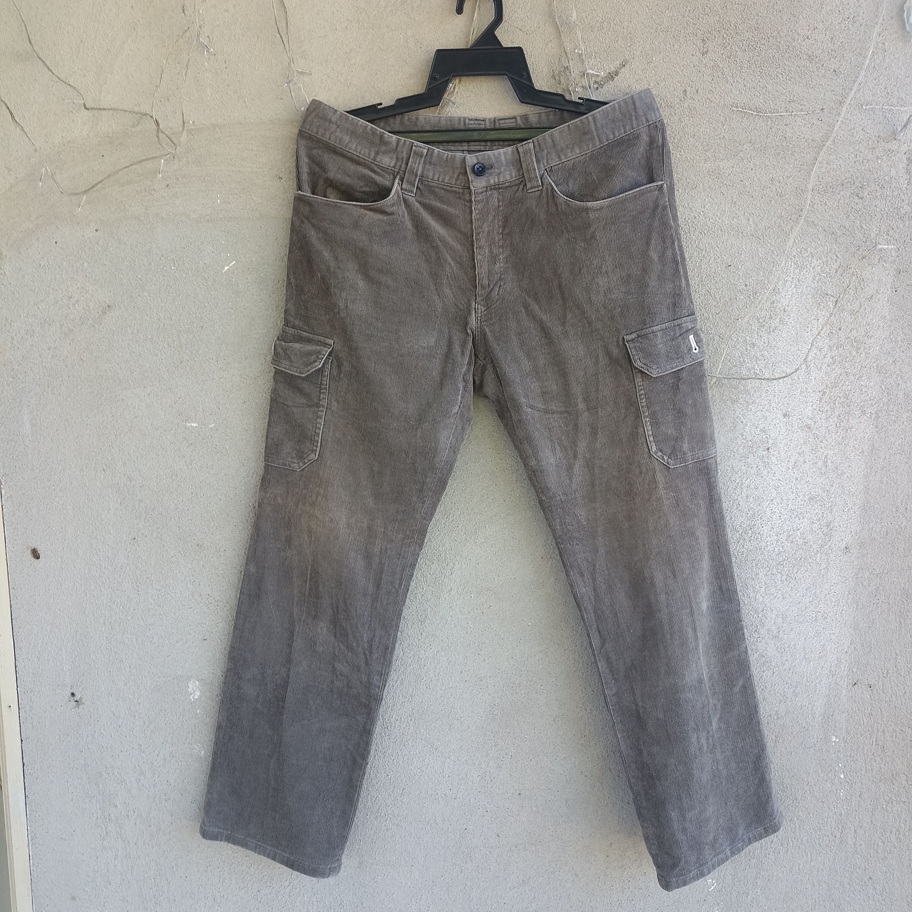 Corpus × Le Coq Sportif Le Coq Sportif Buckleback Gray Corduroy Pant Size US 33 - 1 Thumbnail