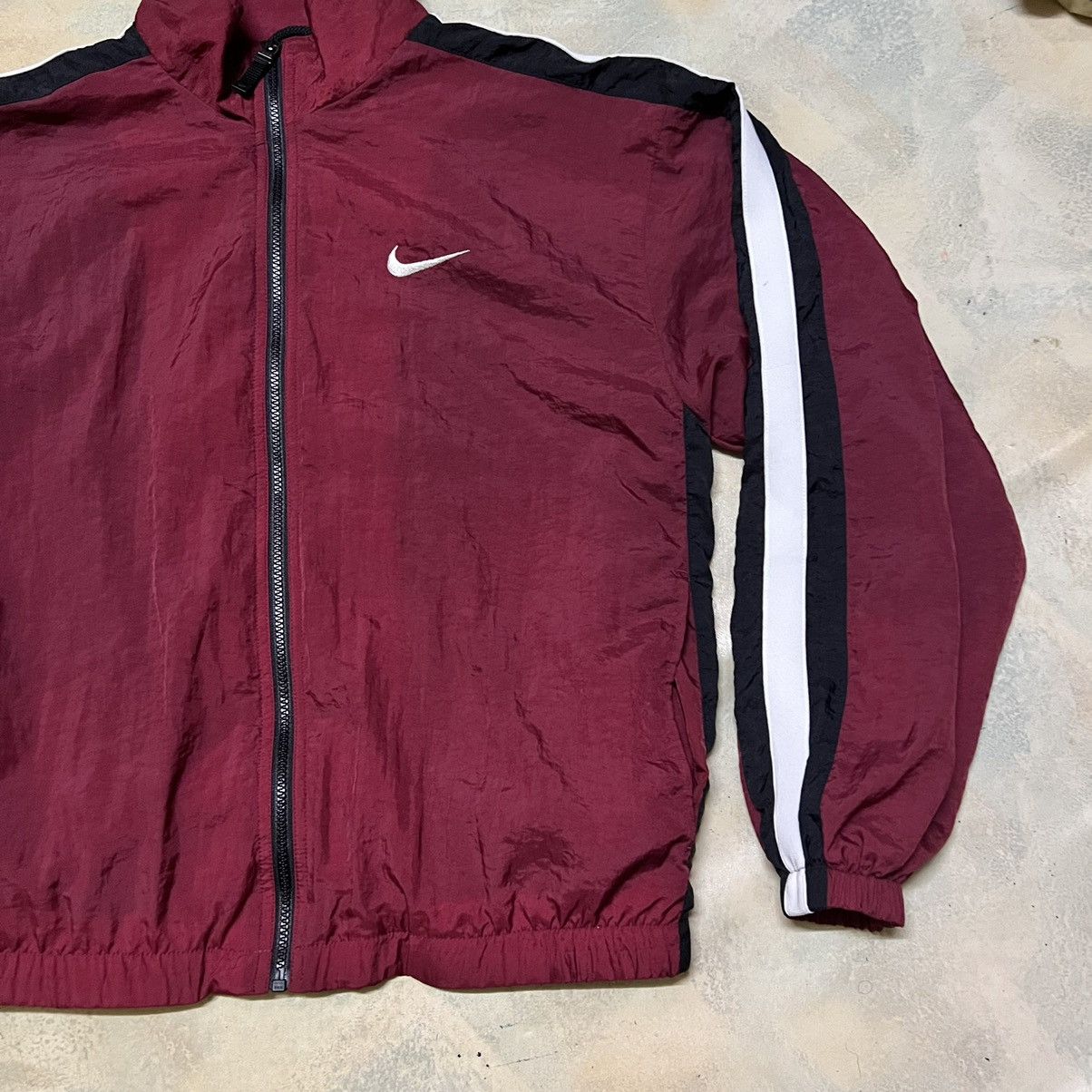 Nike Vintage Nike Big Logo Light Jacket Size US L / EU 52-54 / 3 - 3 Thumbnail