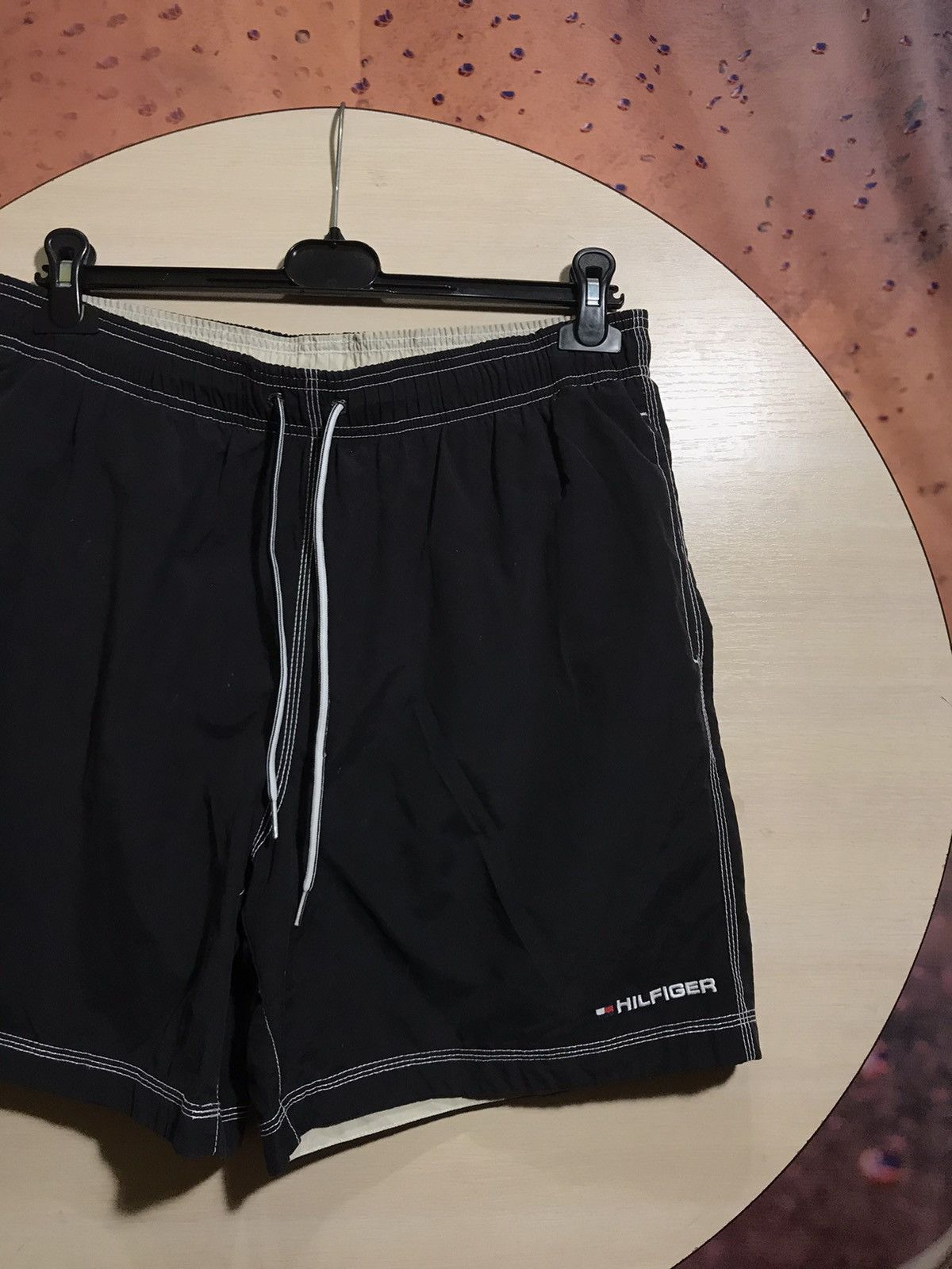 Tommy Hilfiger Vintage Tommy Hilfiger streetwear shorts Size US 34 / EU 50 - 1 Thumbnail