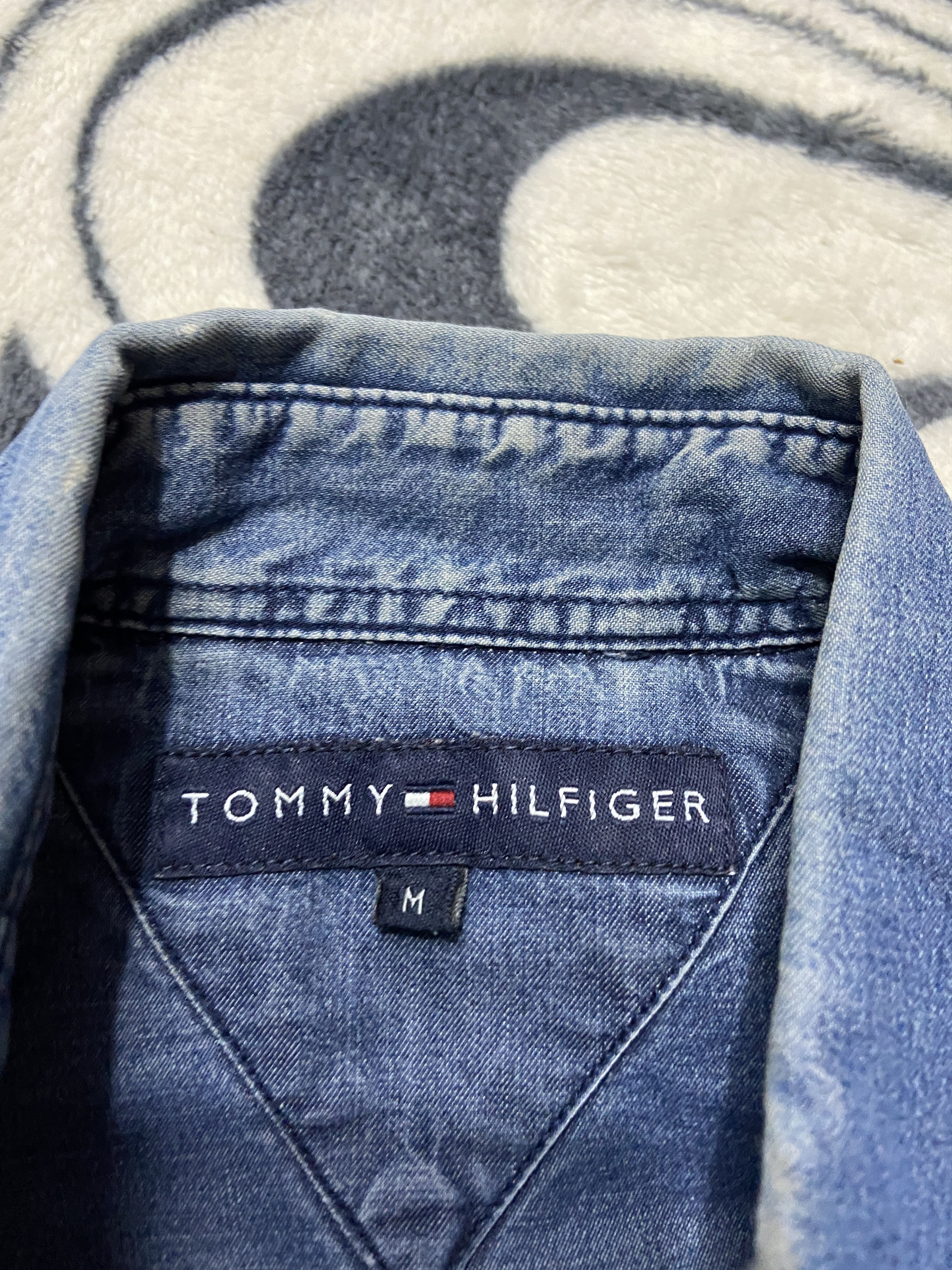 Tommy Hilfiger × Vintage Tommy Hilfiger Mens Denim Shirt Size US XL / EU 56 / 4 - 4 Thumbnail