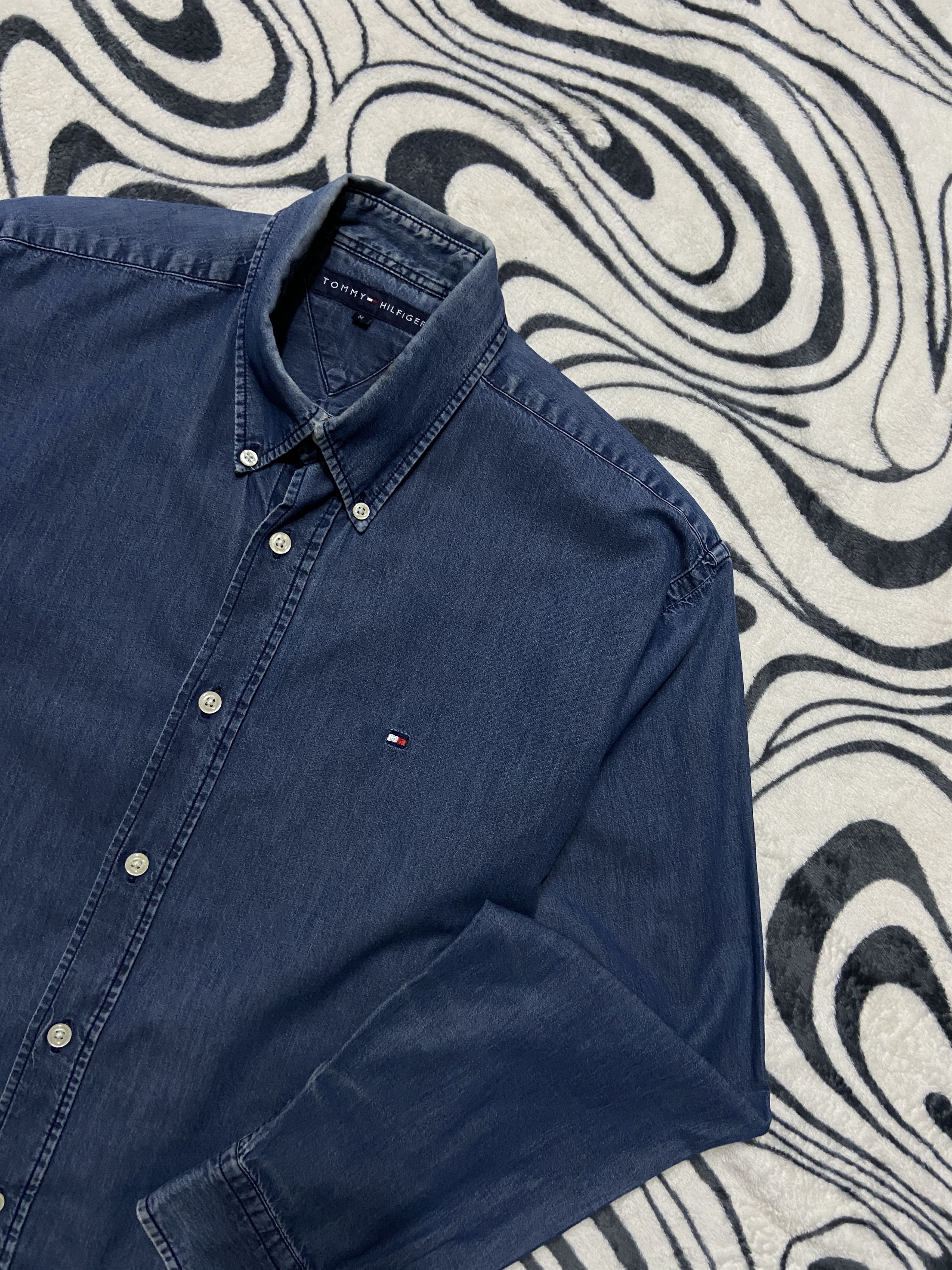 Tommy Hilfiger × Vintage Tommy Hilfiger Mens Denim Shirt Size US XL / EU 56 / 4 - 2 Thumbnail