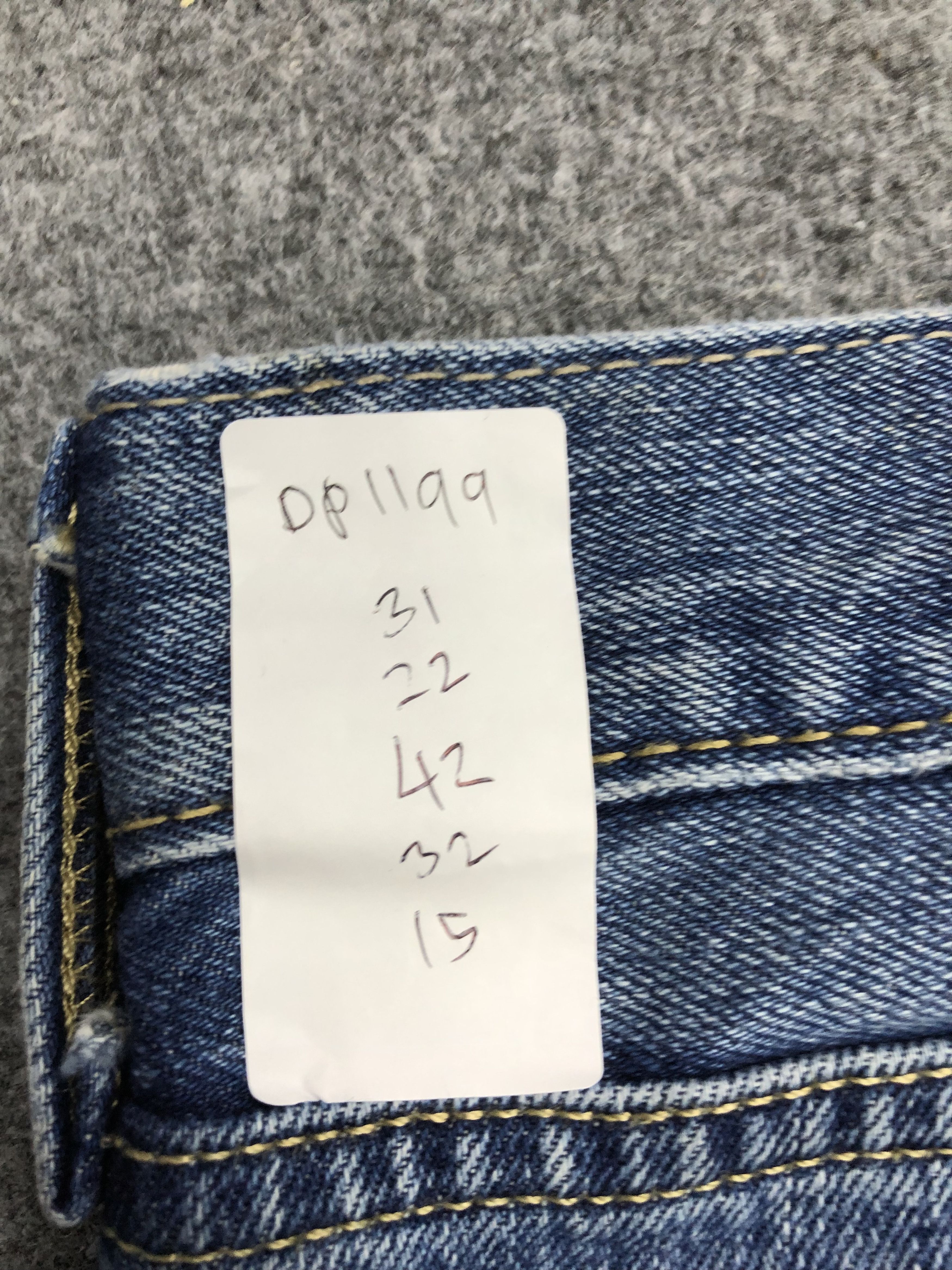 Levi's Vintage Levis 514 Light Wash Denim DP1199 Size US 31 - 14 Thumbnail