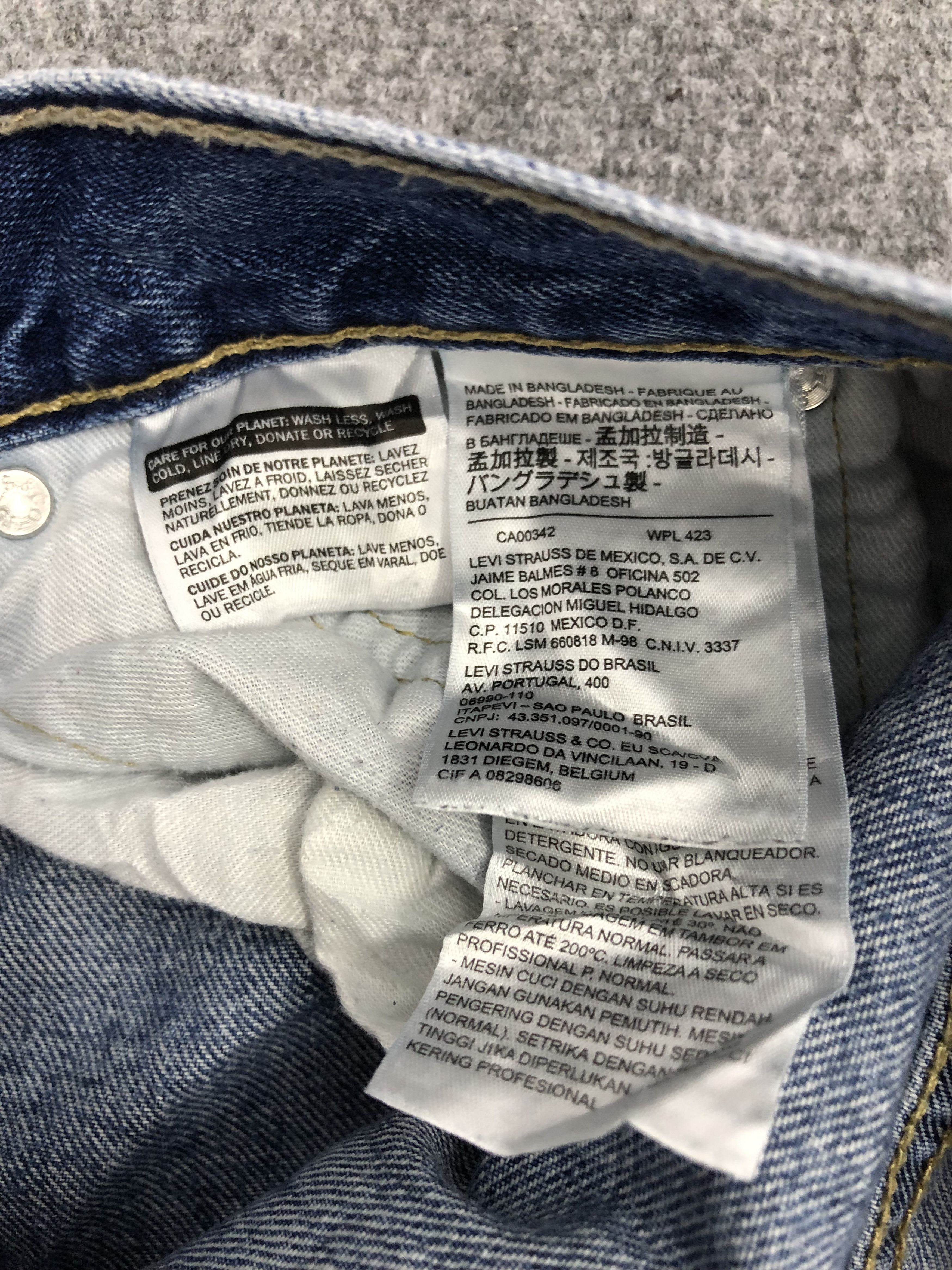 Levi's Vintage Levis 514 Light Wash Denim DP1199 Size US 31 - 10 Thumbnail