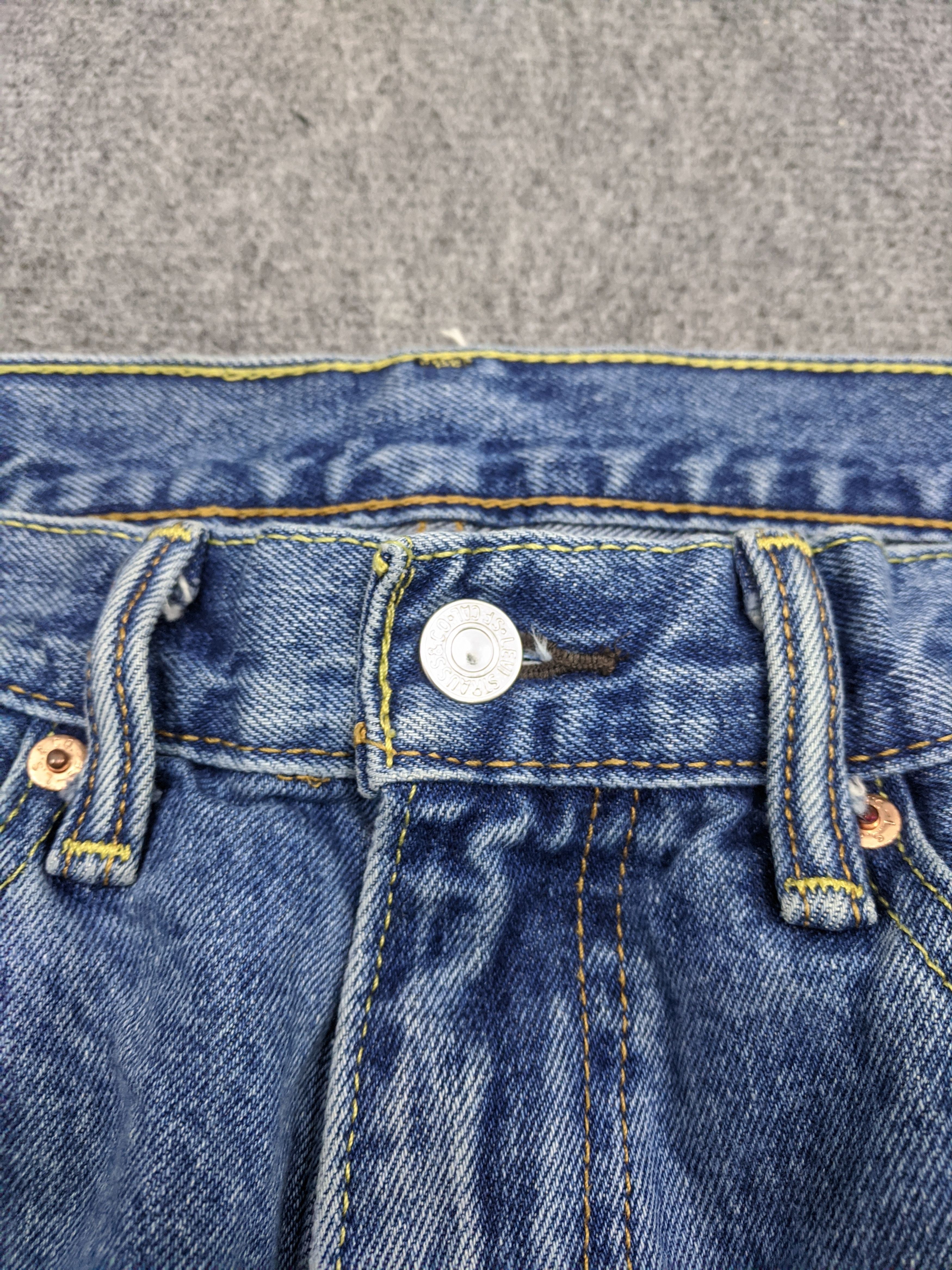 Levi's Vintage Levis 505 Light Wash Jeans DP0720 Size US 31 - 11 Thumbnail