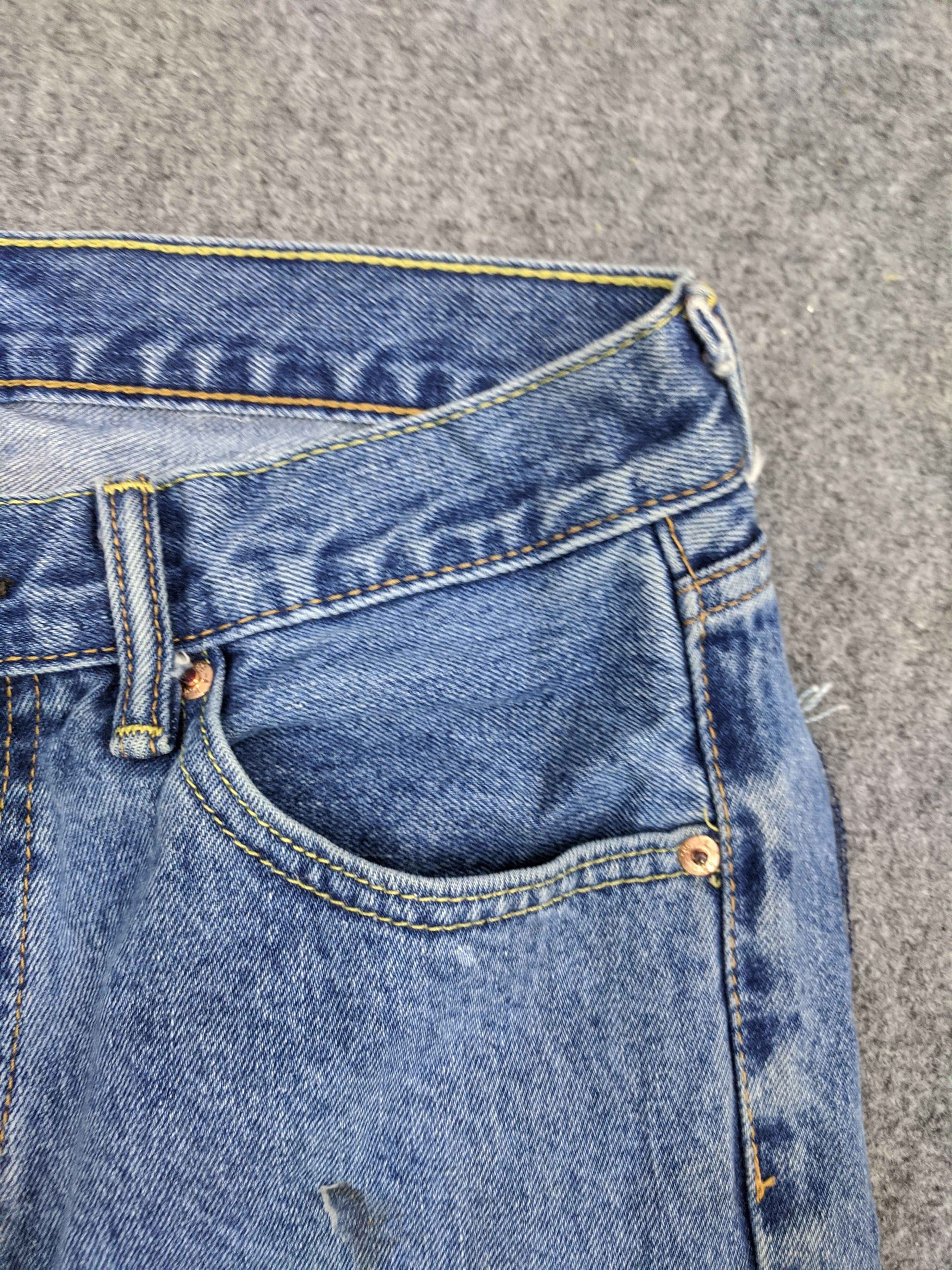 Levi's Vintage Levis 505 Light Wash Jeans DP0720 Size US 31 - 9 Thumbnail