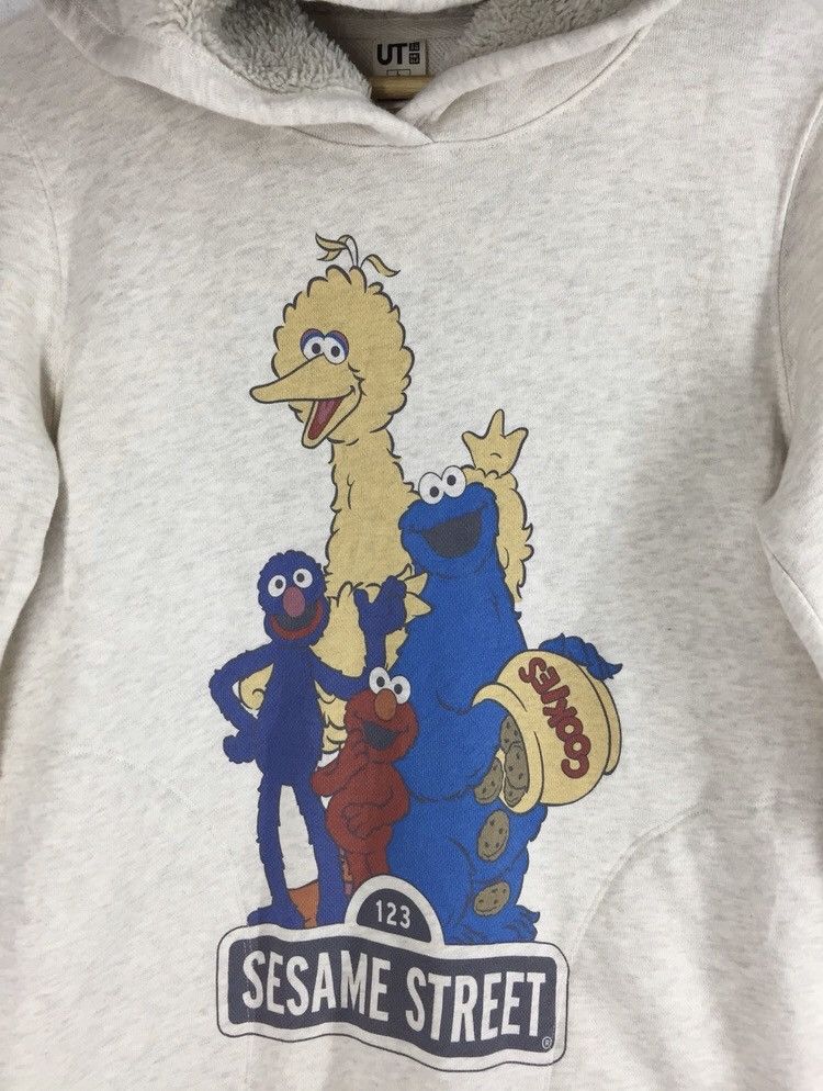 Uniqlo Uniqlo X Sesame Street Hoodies Size US L / EU 52-54 / 3 - 2 Thumbnail