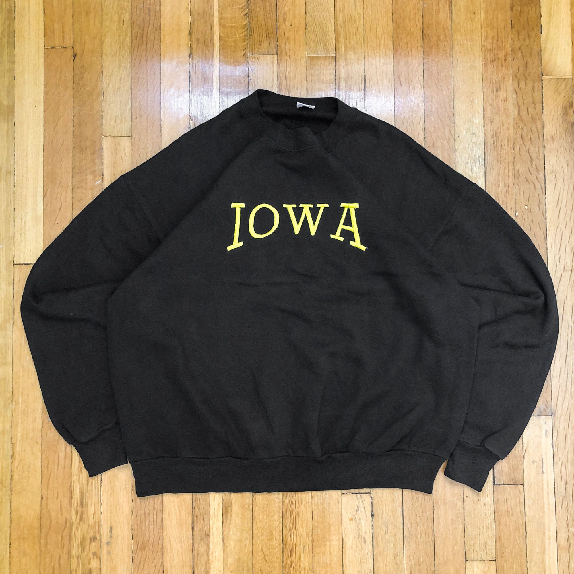 Vintage 90s Boxy Faded Black 'Iowa' Sweatshirt Size US XXL / EU 58 / 5 - 2 Thumbnail