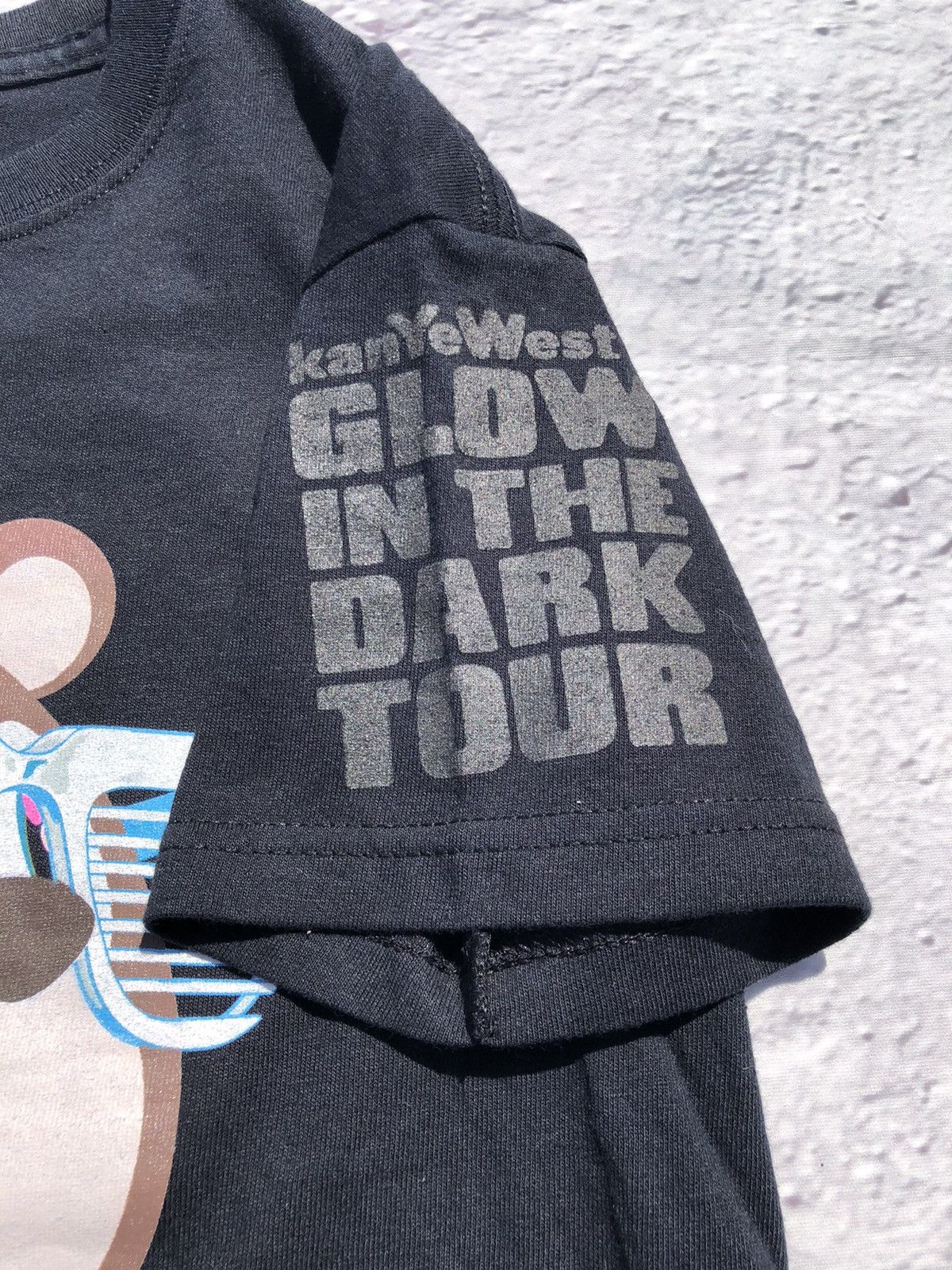 Kanye West Vintage 2007 Kanye West Glow in the Dark Tour Murakami Bear Size US XS / EU 42 / 0 - 8 Thumbnail