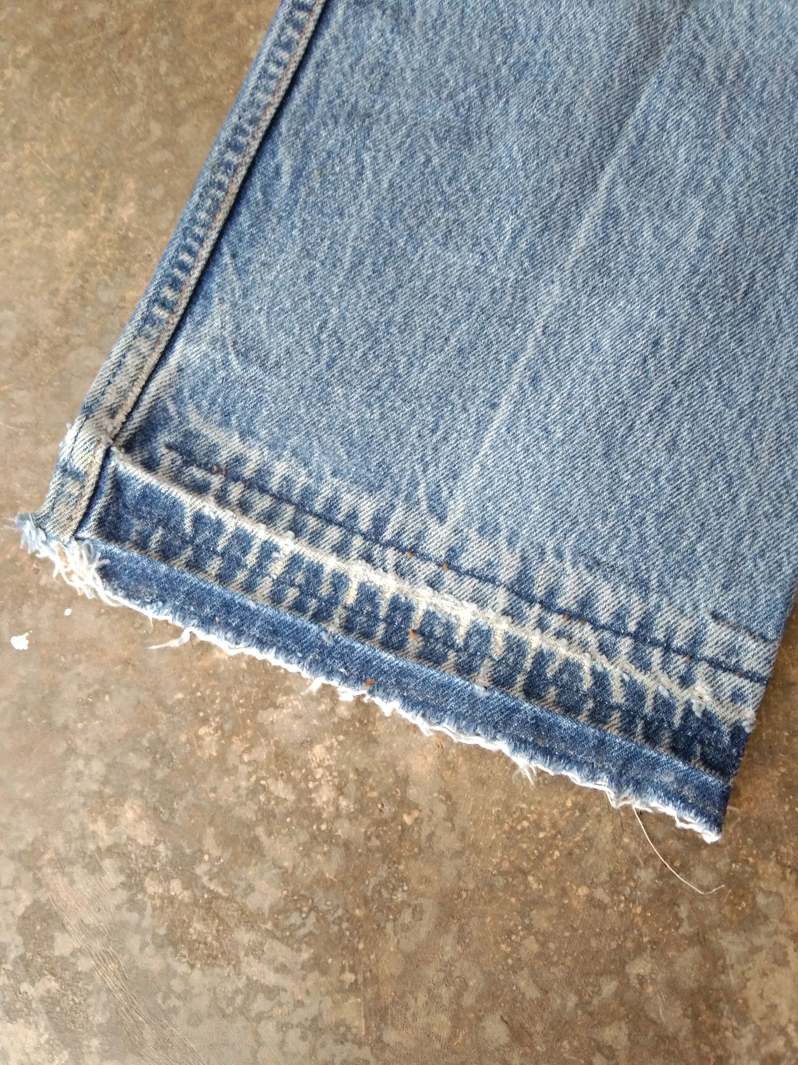 Levi's 90s Vintage Levi's 501 xx Made In USA Distressed Jeans 34x28 Size US 34 / EU 50 - 6 Thumbnail
