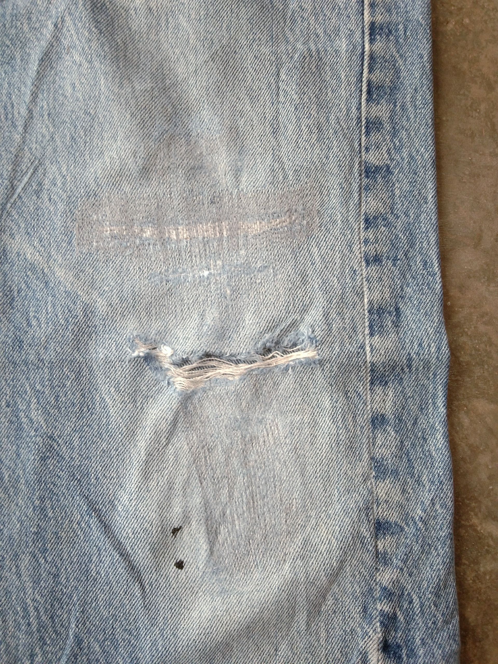 Levi's 90s Vintage Levi's 501 xx Made In USA Distressed Jeans 34x28 Size US 34 / EU 50 - 4 Thumbnail