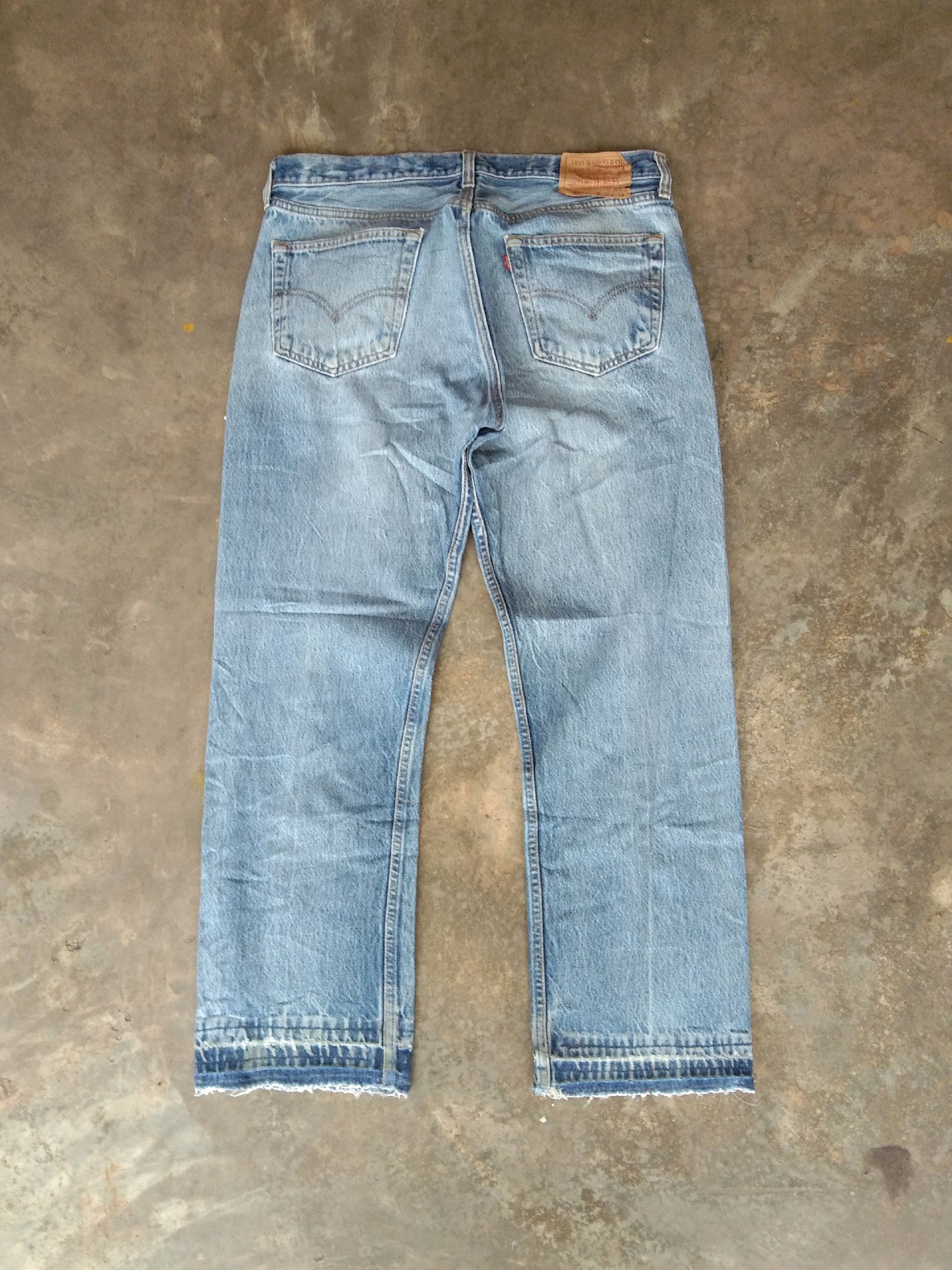 Levi's 90s Vintage Levi's 501 xx Made In USA Distressed Jeans 34x28 Size US 34 / EU 50 - 2 Thumbnail