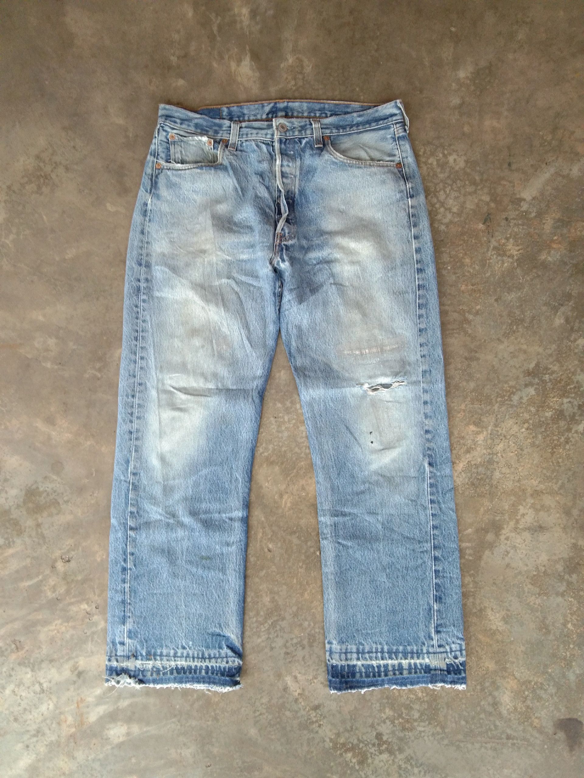 Levi's 90s Vintage Levi's 501 xx Made In USA Distressed Jeans 34x28 Size US 34 / EU 50 - 1 Thumbnail