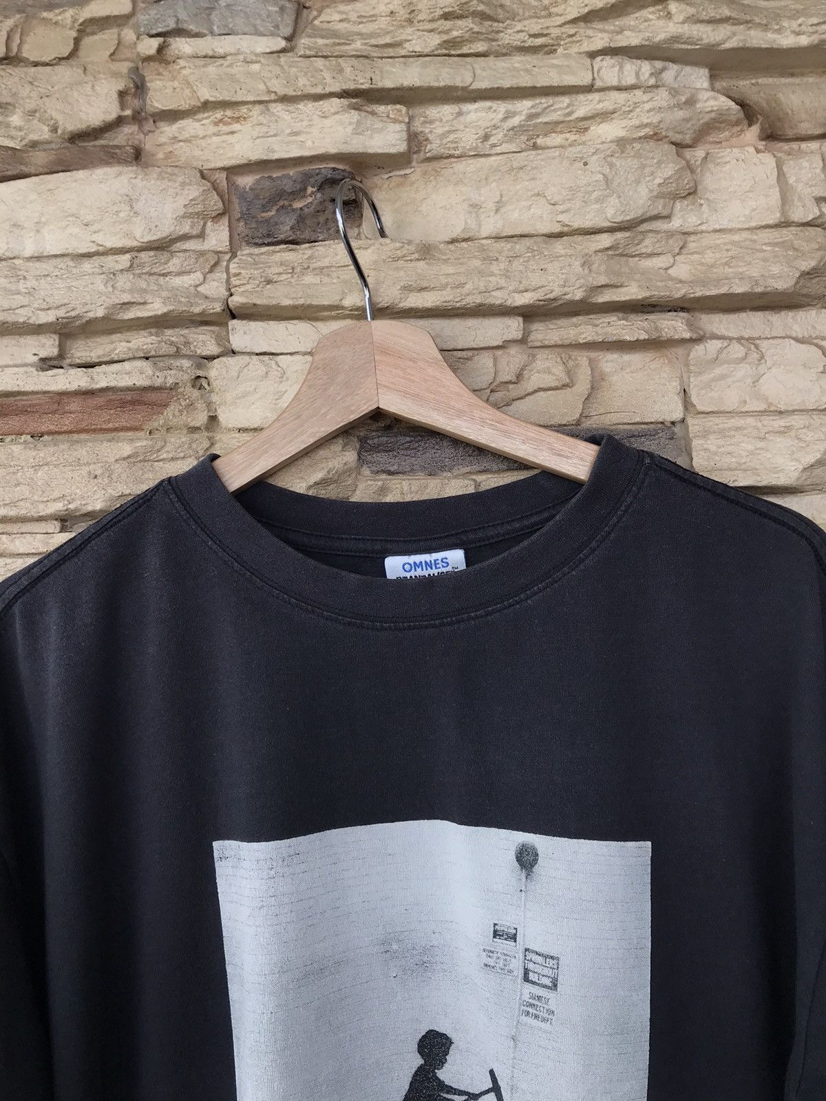 Vintage Vintage Omnes Brandalised Art Tee Size US L / EU 52-54 / 3 - 4 Thumbnail