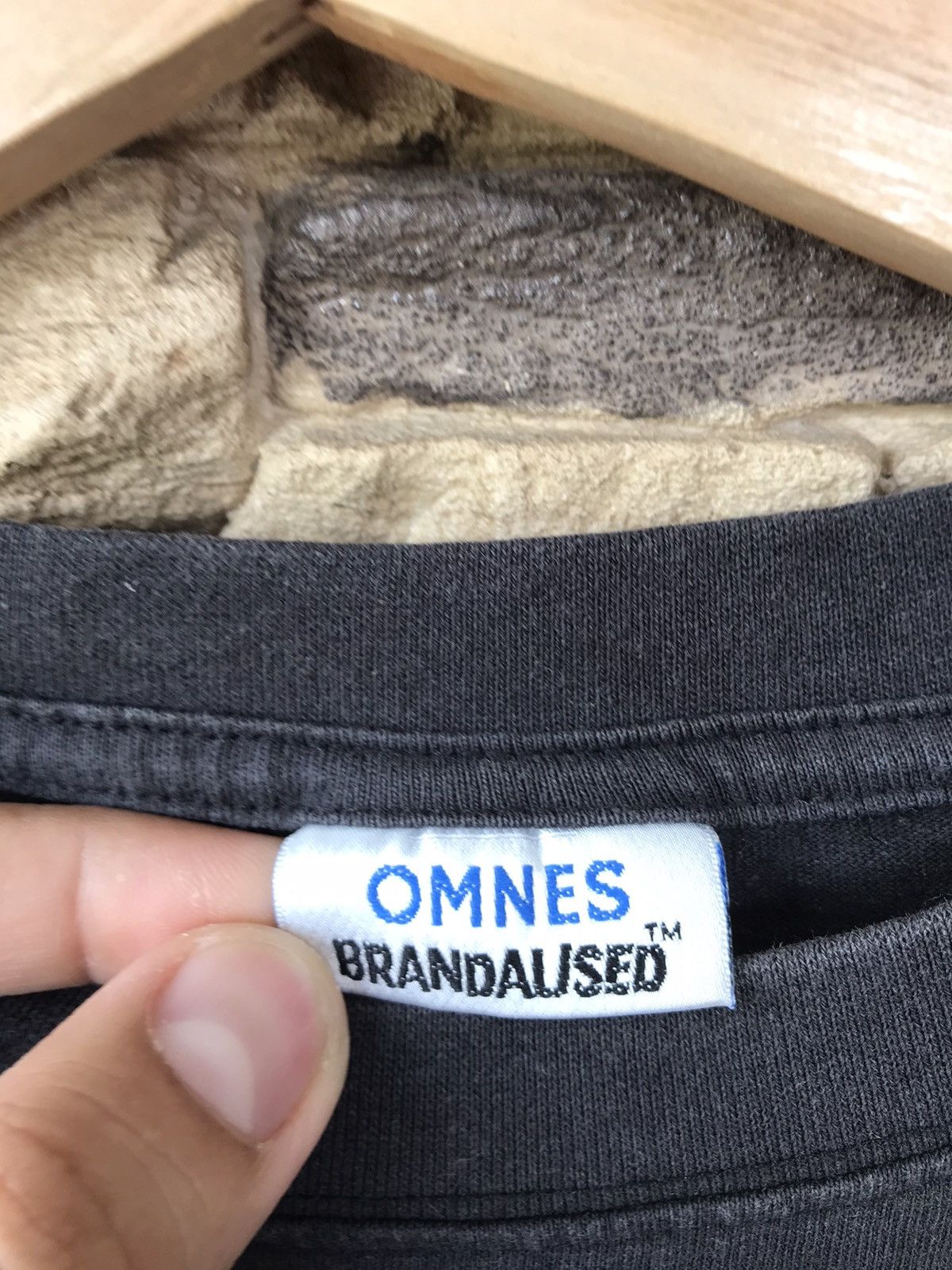 Vintage Vintage Omnes Brandalised Art Tee Size US L / EU 52-54 / 3 - 8 Thumbnail
