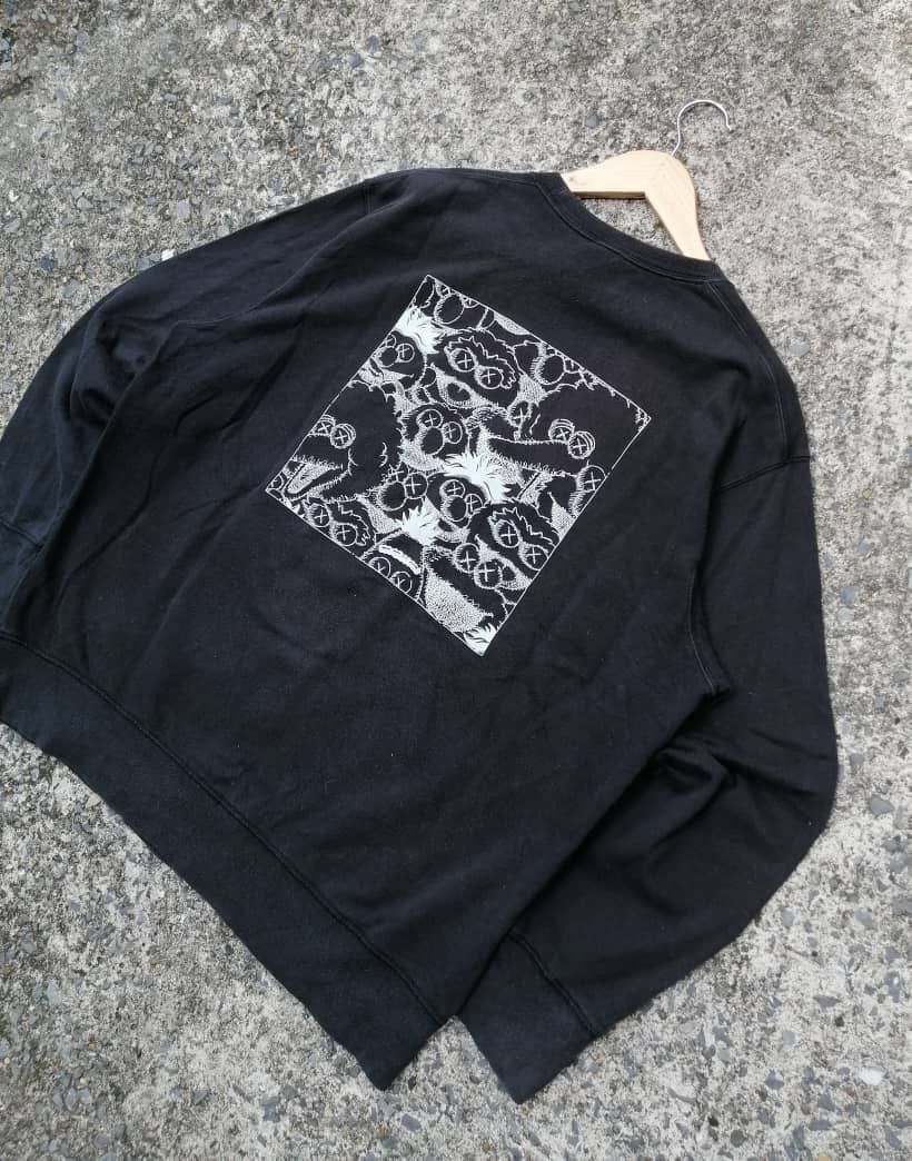 Kaws × Uniqlo Uniqlo Kaws Sesame Street Sweatshirt Size US M / EU 48-50 / 2 - 8 Thumbnail