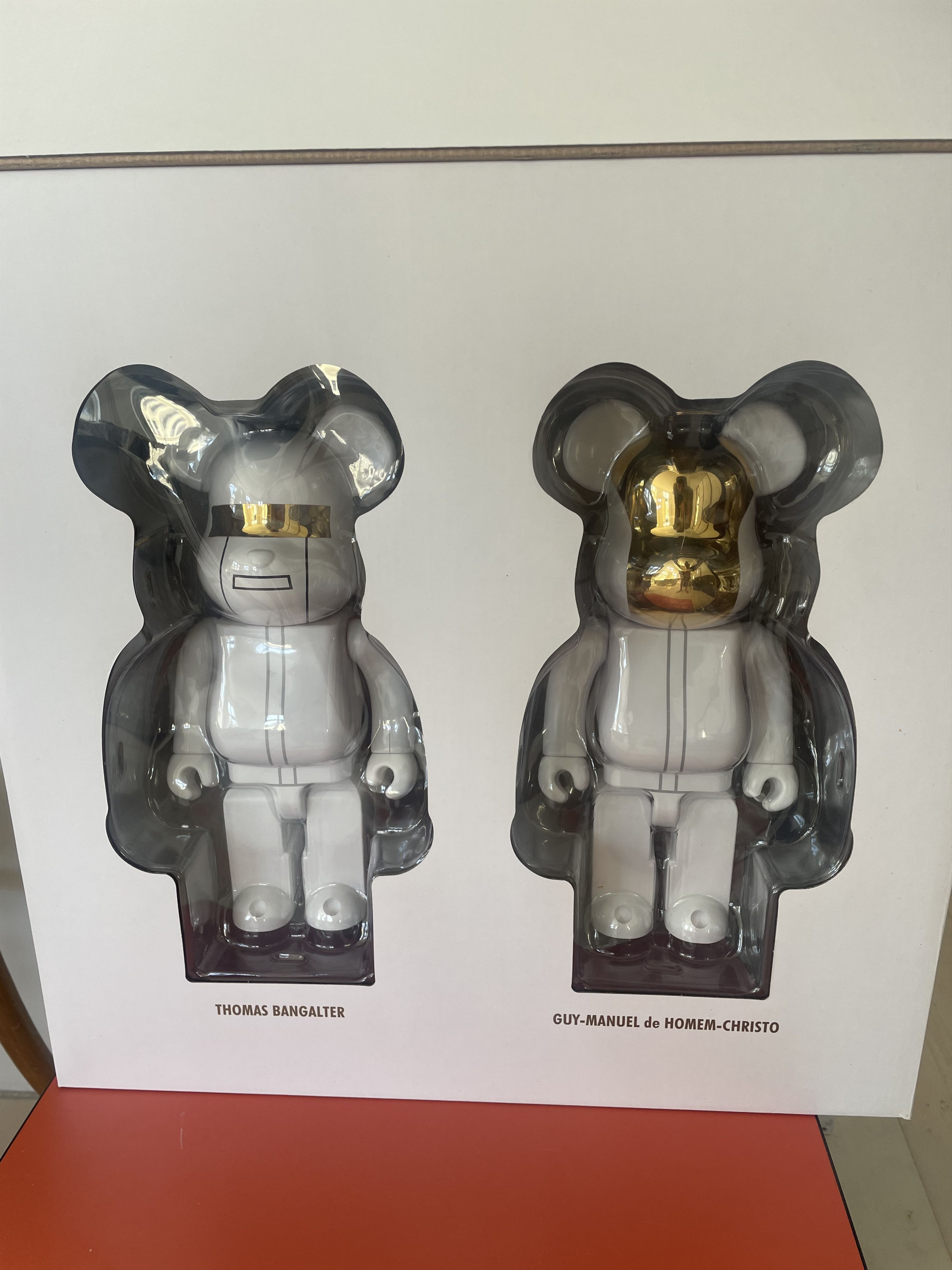 MEDICOM TOY - Bearbrick XLARGE LITTLE FRIEND 400％ XLarge Little Friend- White 400% Be@rbrick – Sprayed Paint