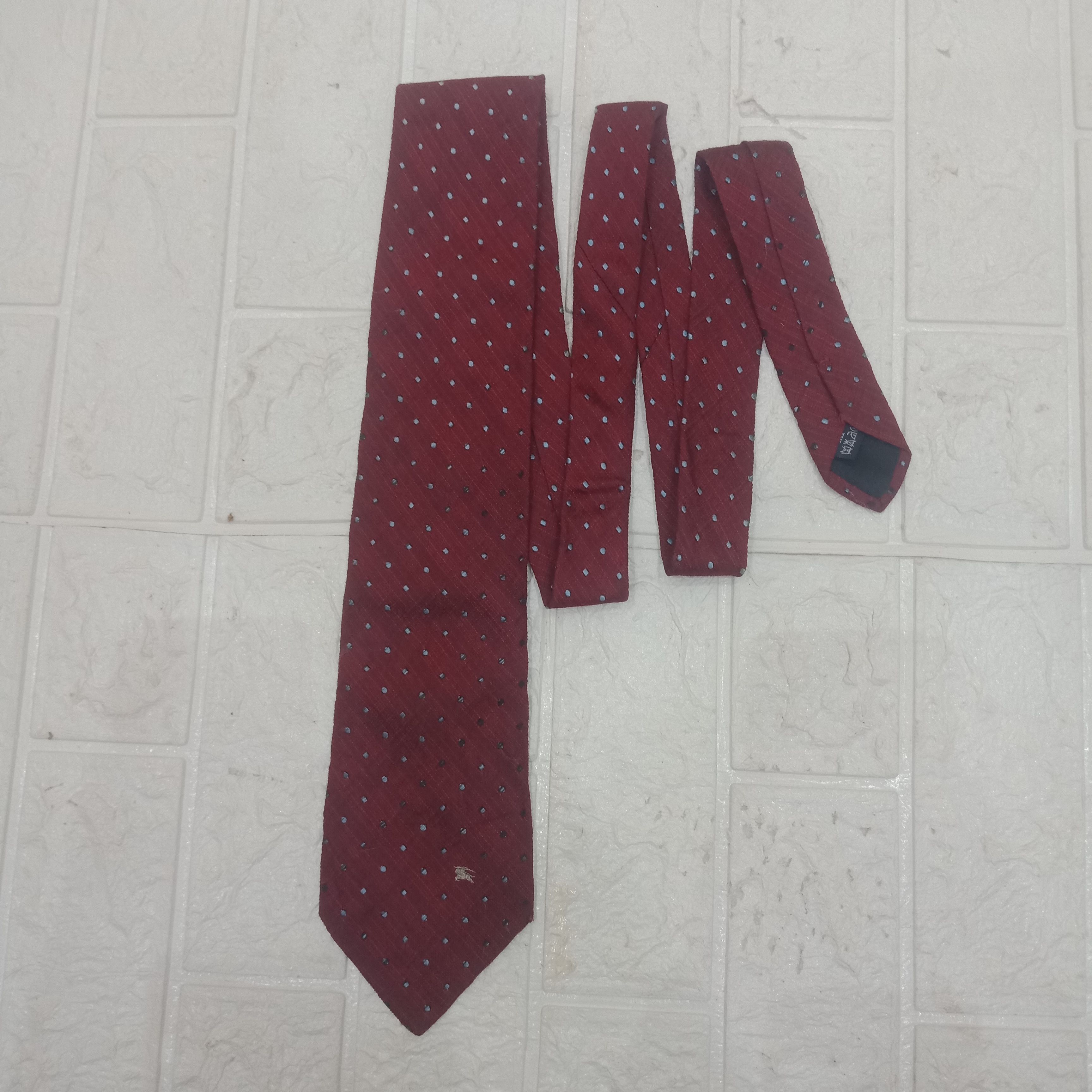 Burberry × The Tie Bar × Vintage Vintage Burberry polka dot maroon silk neck tie Size ONE SIZE - 3 Thumbnail