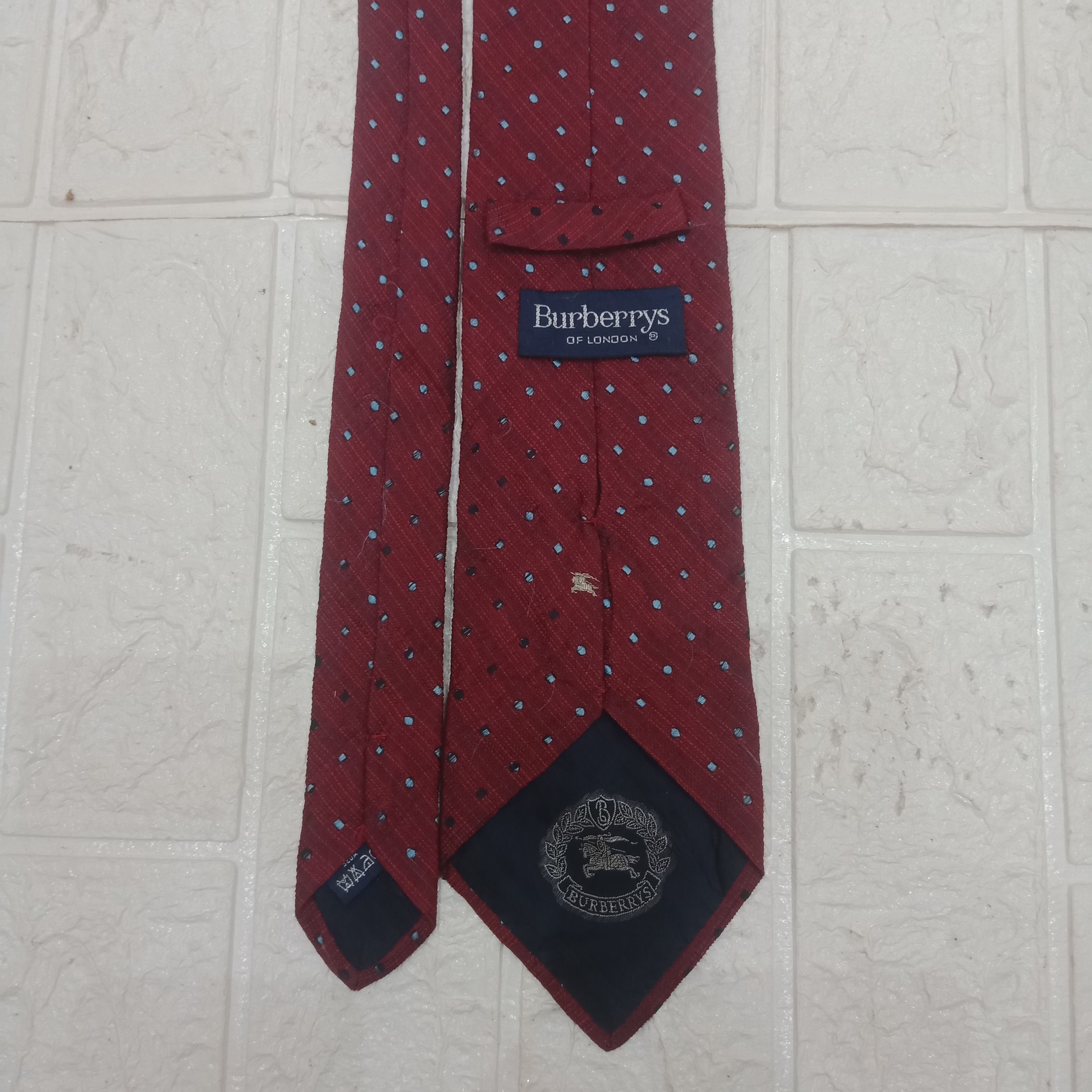 Burberry × The Tie Bar × Vintage Vintage Burberry polka dot maroon silk neck tie Size ONE SIZE - 1 Thumbnail