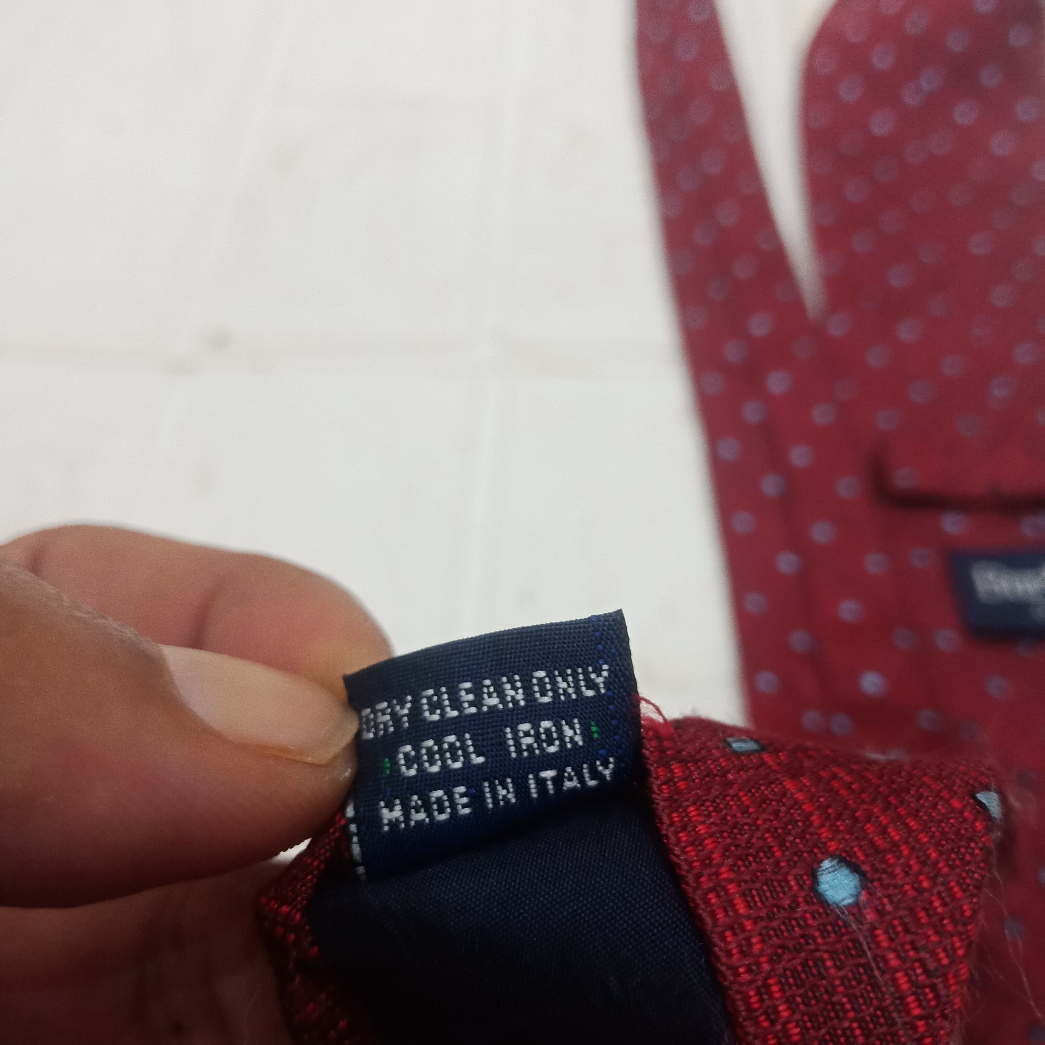 Burberry × The Tie Bar × Vintage Vintage Burberry polka dot maroon silk neck tie Size ONE SIZE - 7 Thumbnail