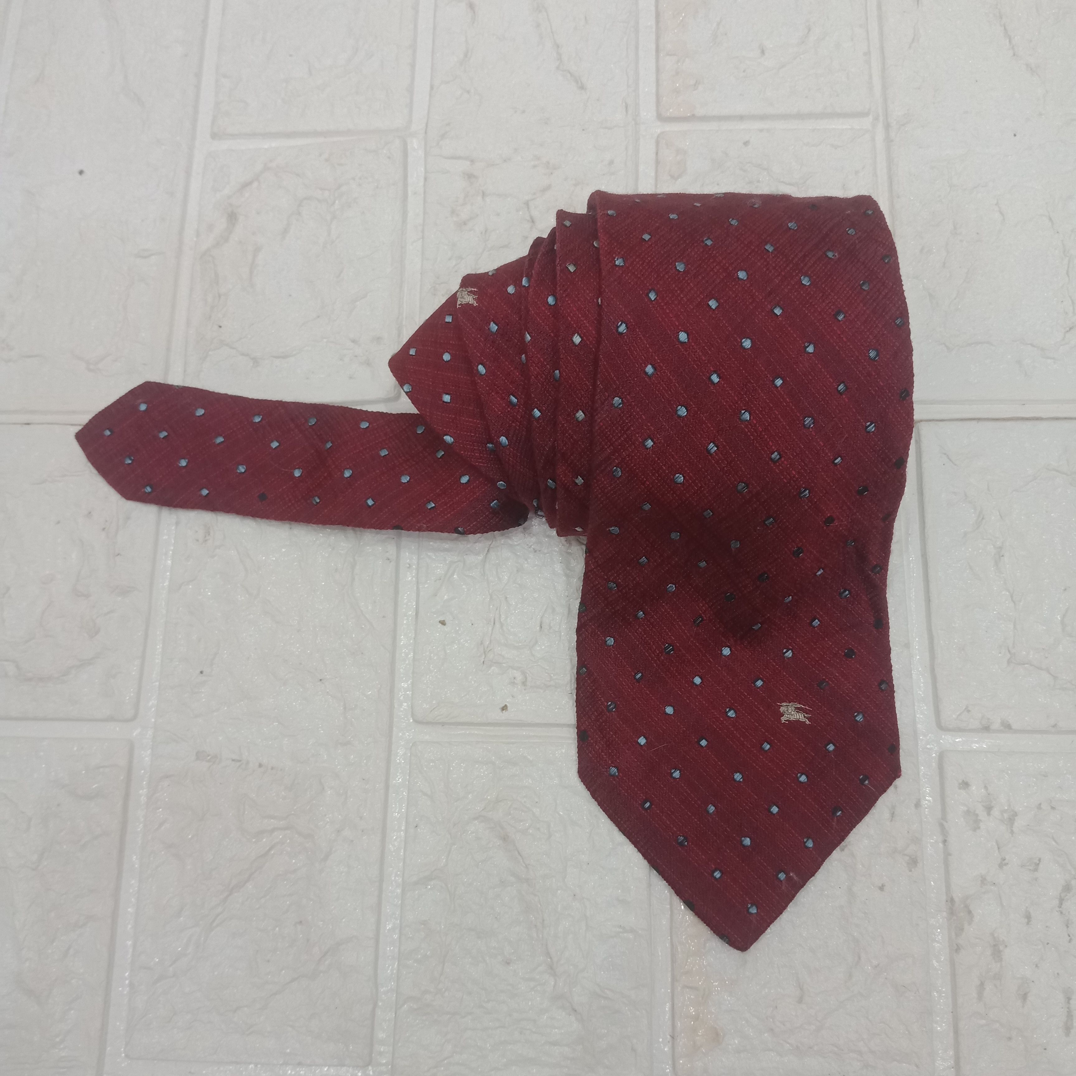 Burberry × The Tie Bar × Vintage Vintage Burberry polka dot maroon silk neck tie Size ONE SIZE - 2 Thumbnail
