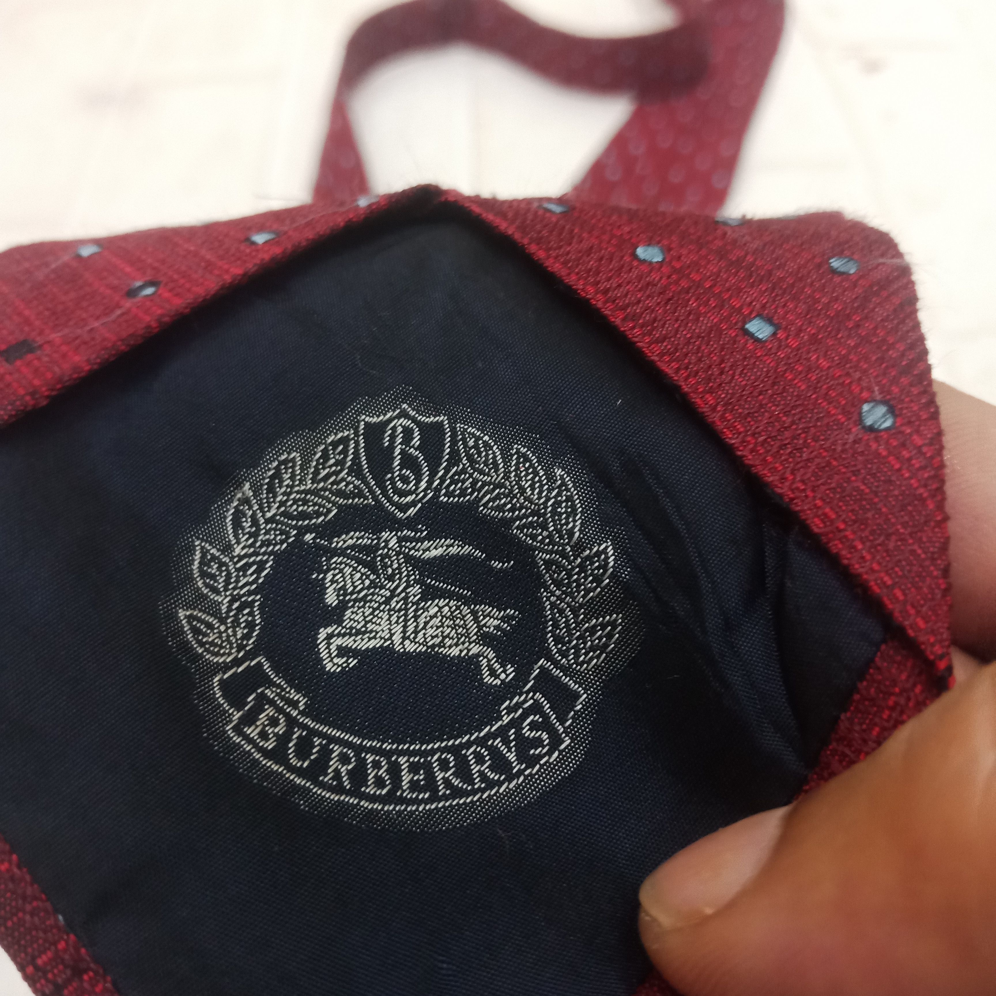 Burberry × The Tie Bar × Vintage Vintage Burberry polka dot maroon silk neck tie Size ONE SIZE - 4 Thumbnail