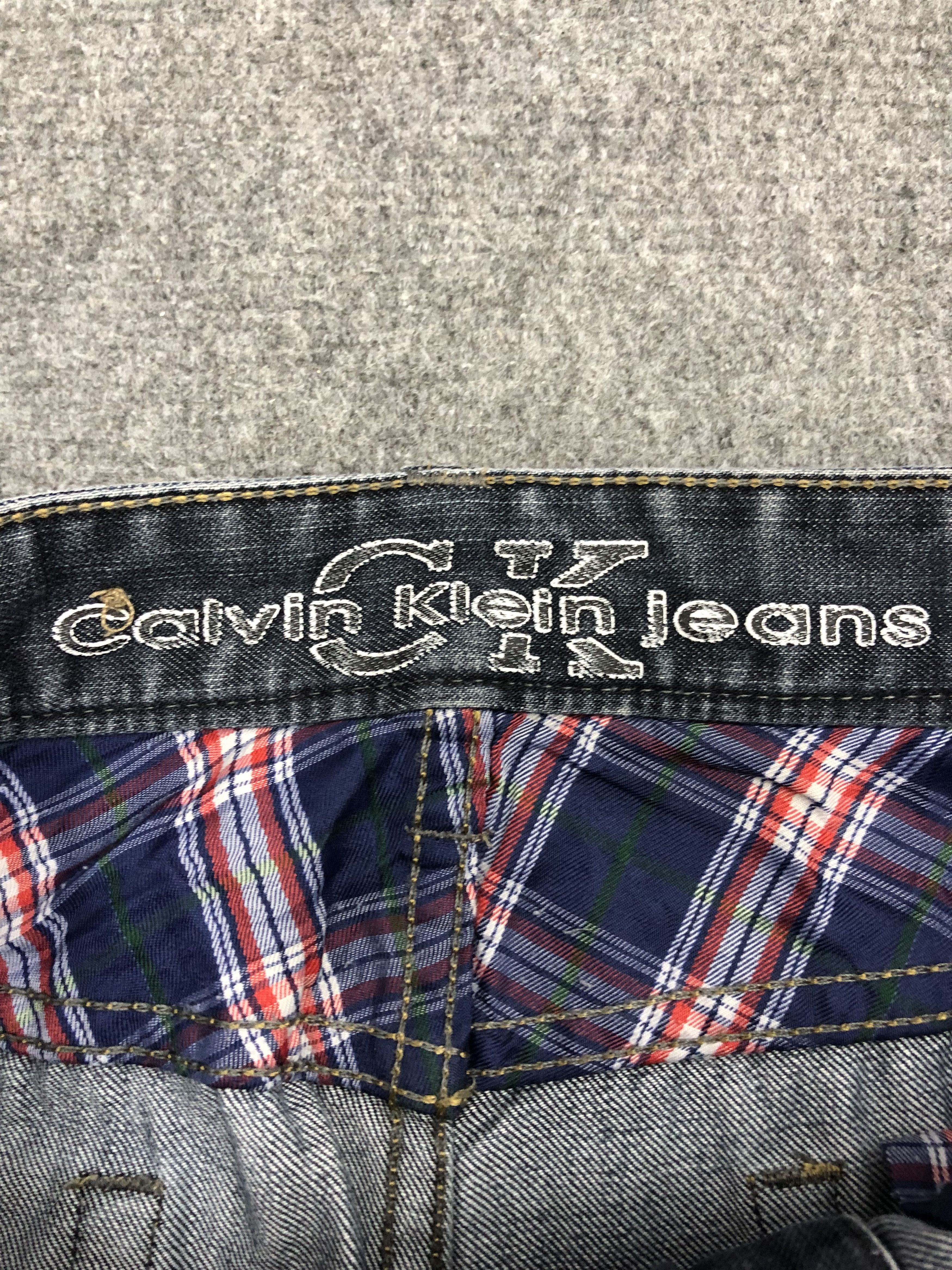 Calvin Klein × Vintage Vintage Calvin Klein Faded Black Jeans Size US 32 / EU 48 - 7 Thumbnail
