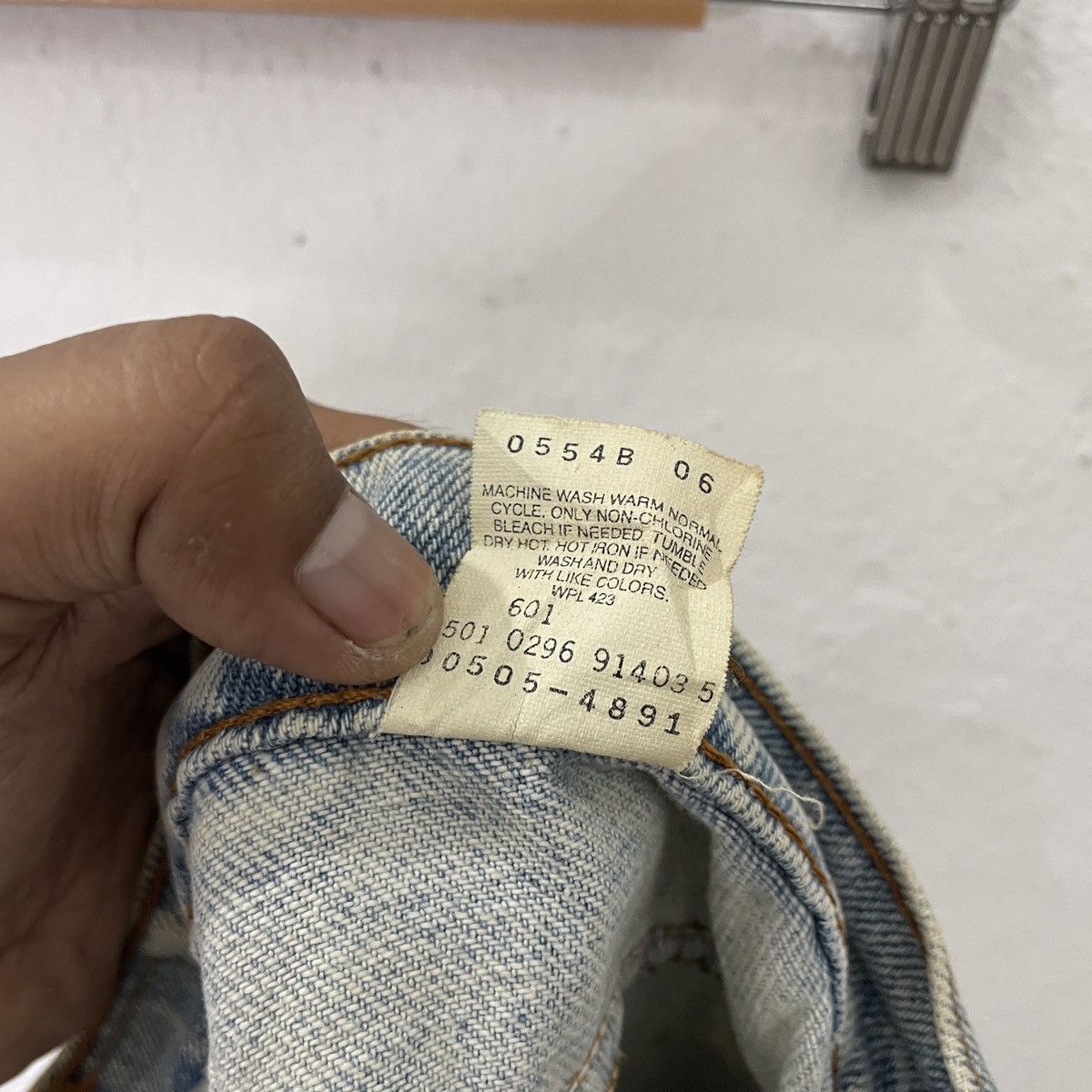 Levi's Vintage Clothing Vintage 90s Levis 505 Distressed Denim Jeans Size US 32 / EU 48 - 6 Thumbnail