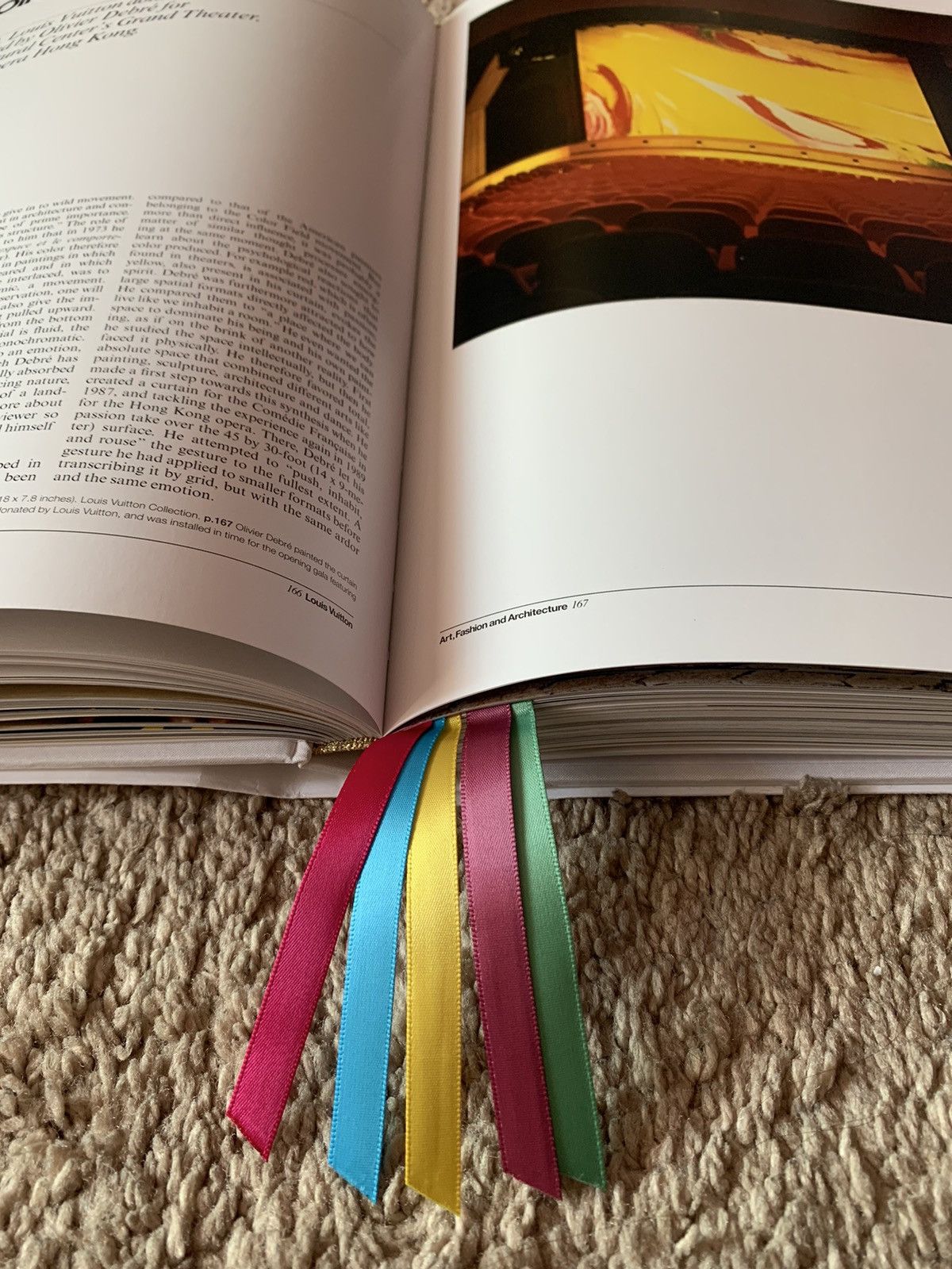 Louis Vuitton Murakami Rizzoli 2009 cover book Art fashion architecture Size ONE SIZE - 8 Thumbnail