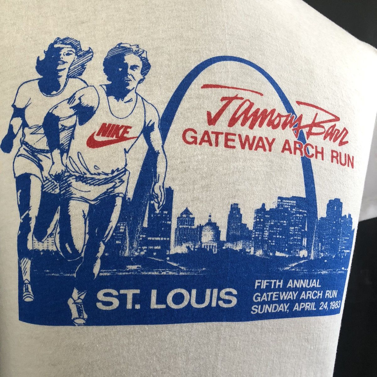 Nike Vintage 80s T SHIRT NIKE GATEWAY ARCH RUN Size US L / EU 52-54 / 3 - 3 Thumbnail
