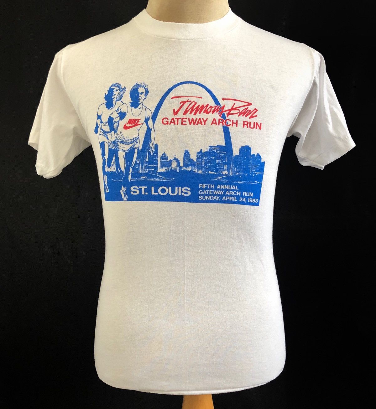 Nike Vintage 80s T SHIRT NIKE GATEWAY ARCH RUN Size US L / EU 52-54 / 3 - 1 Thumbnail