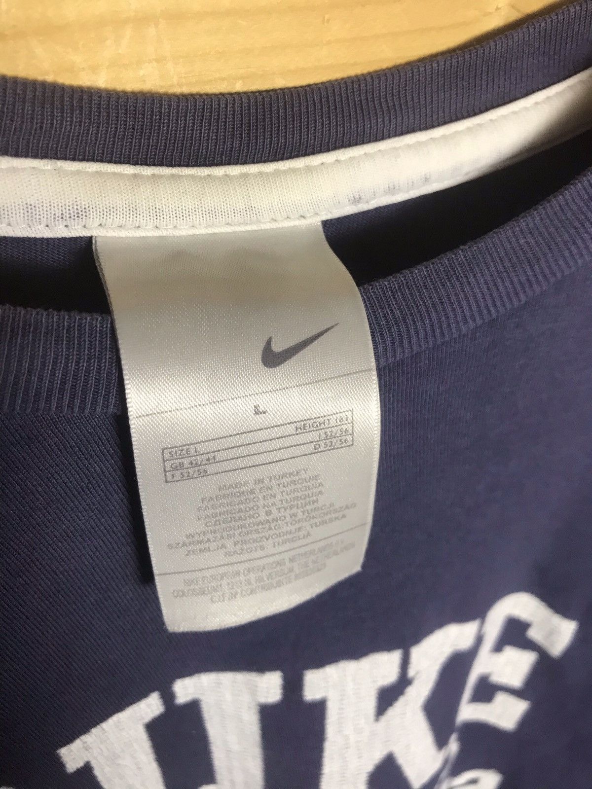 Vintage Vintage Nike big logo t-shirt Size US L / EU 52-54 / 3 - 7 Thumbnail