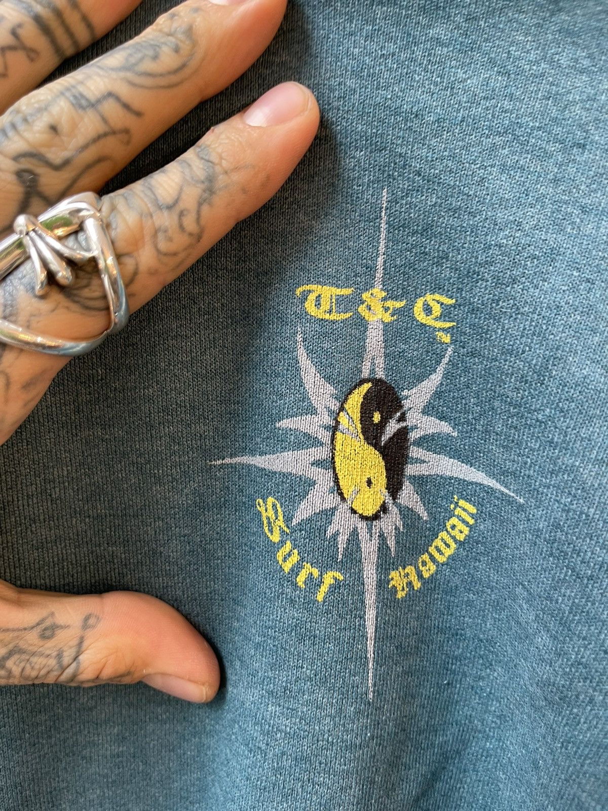 Vintage Vintage THRASHED Surf Chain Skull Skate Sweater Size US L / EU 52-54 / 3 - 4 Thumbnail