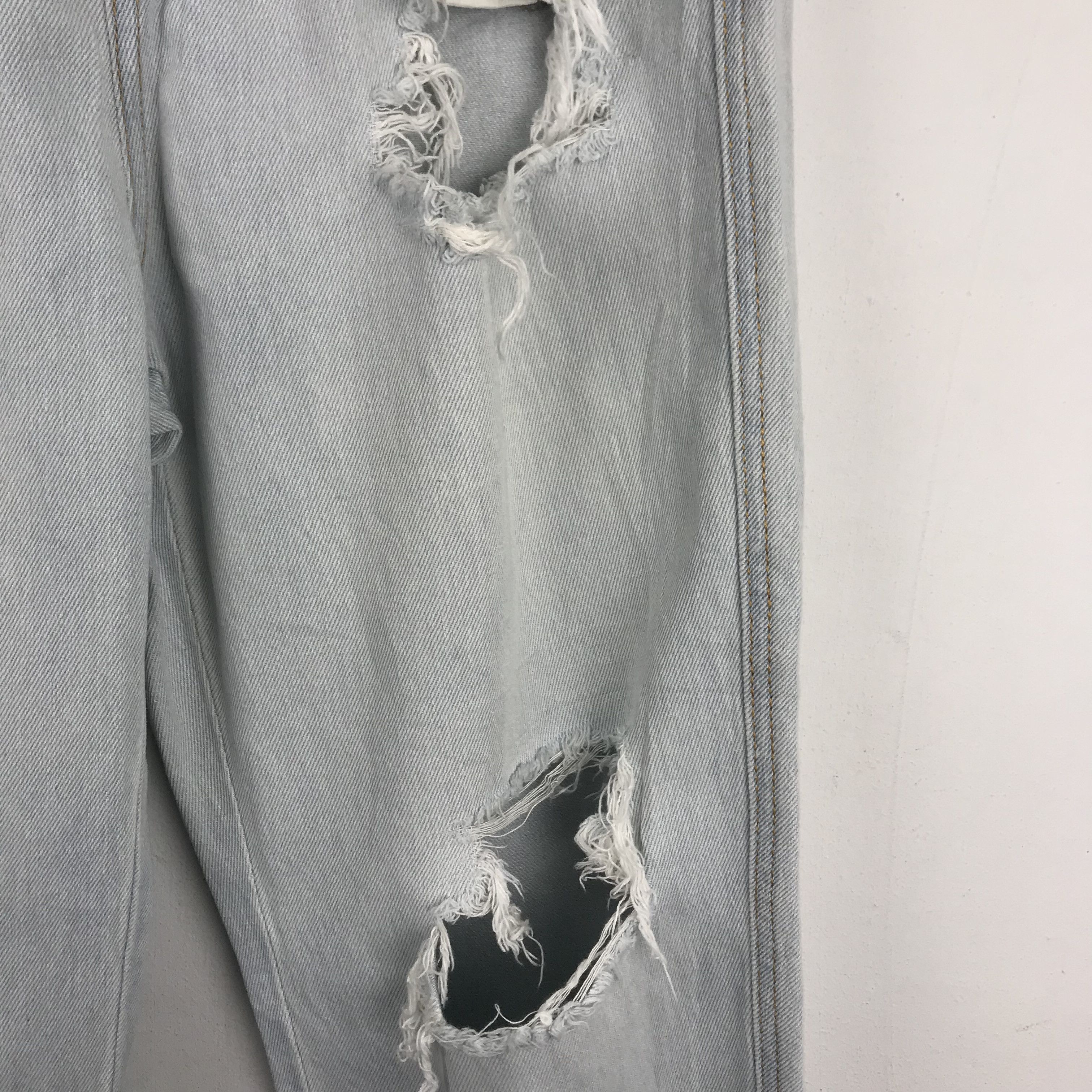 Uniqlo X118 JAPAN GU RIPPED JEANS KURT COBAIN STYLE Size US 28 / EU 44 - 7 Thumbnail