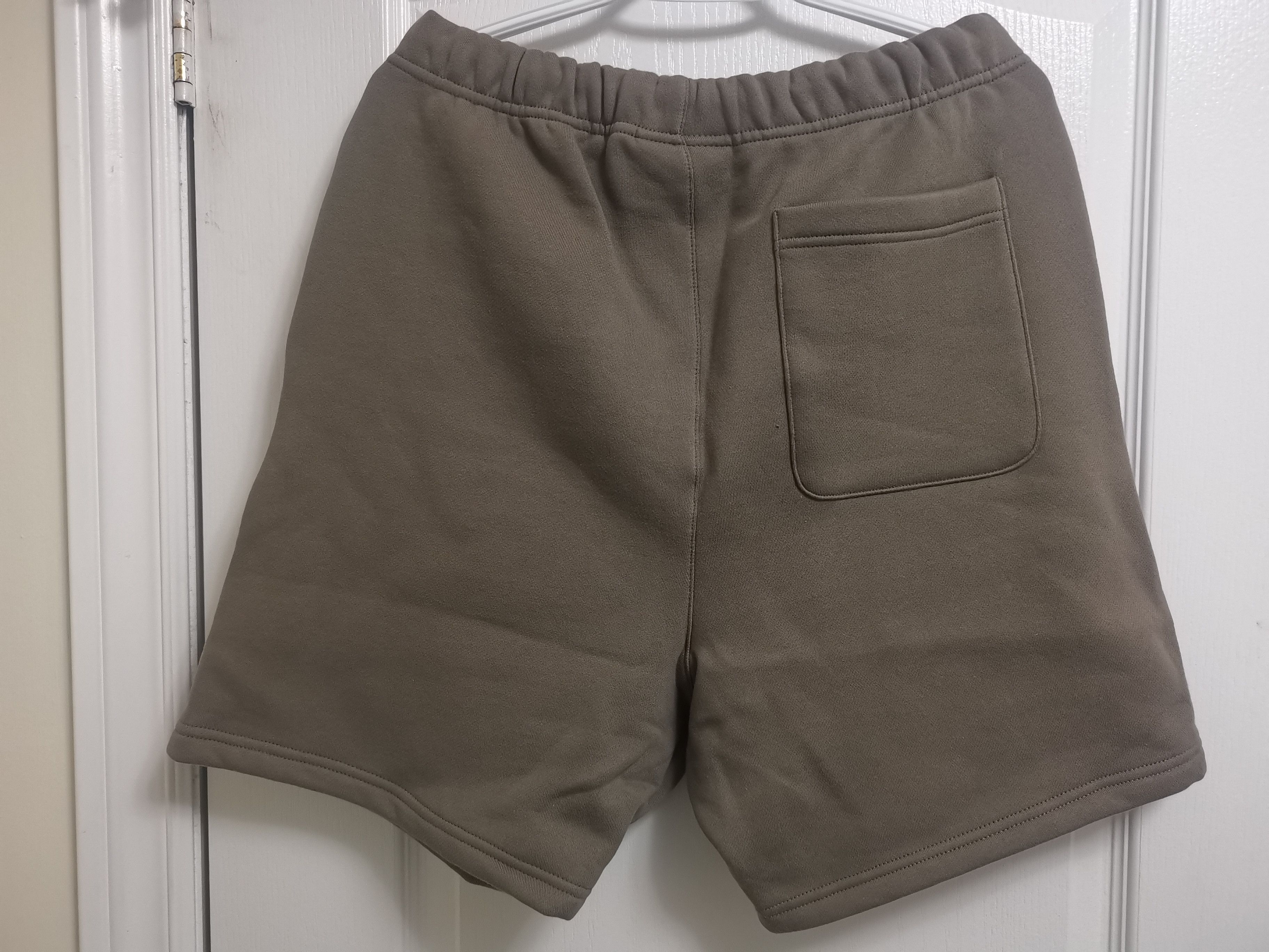 Fear of God Fear Of God Essentials Taupe Sweat Shorts medium Size US 32 / EU 48 - 2 Thumbnail
