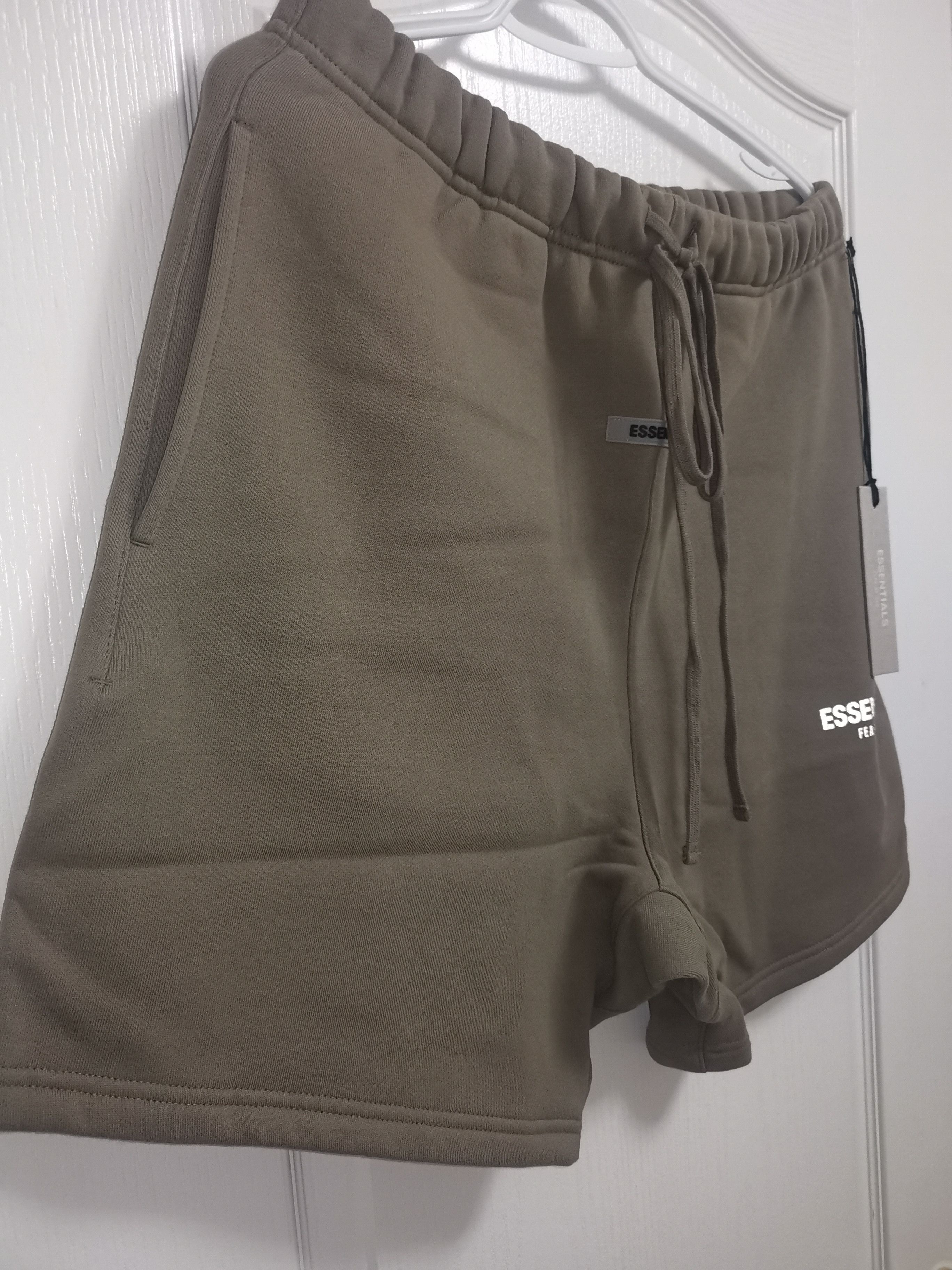 Fear of God Fear Of God Essentials Taupe Sweat Shorts medium Size US 32 / EU 48 - 4 Thumbnail