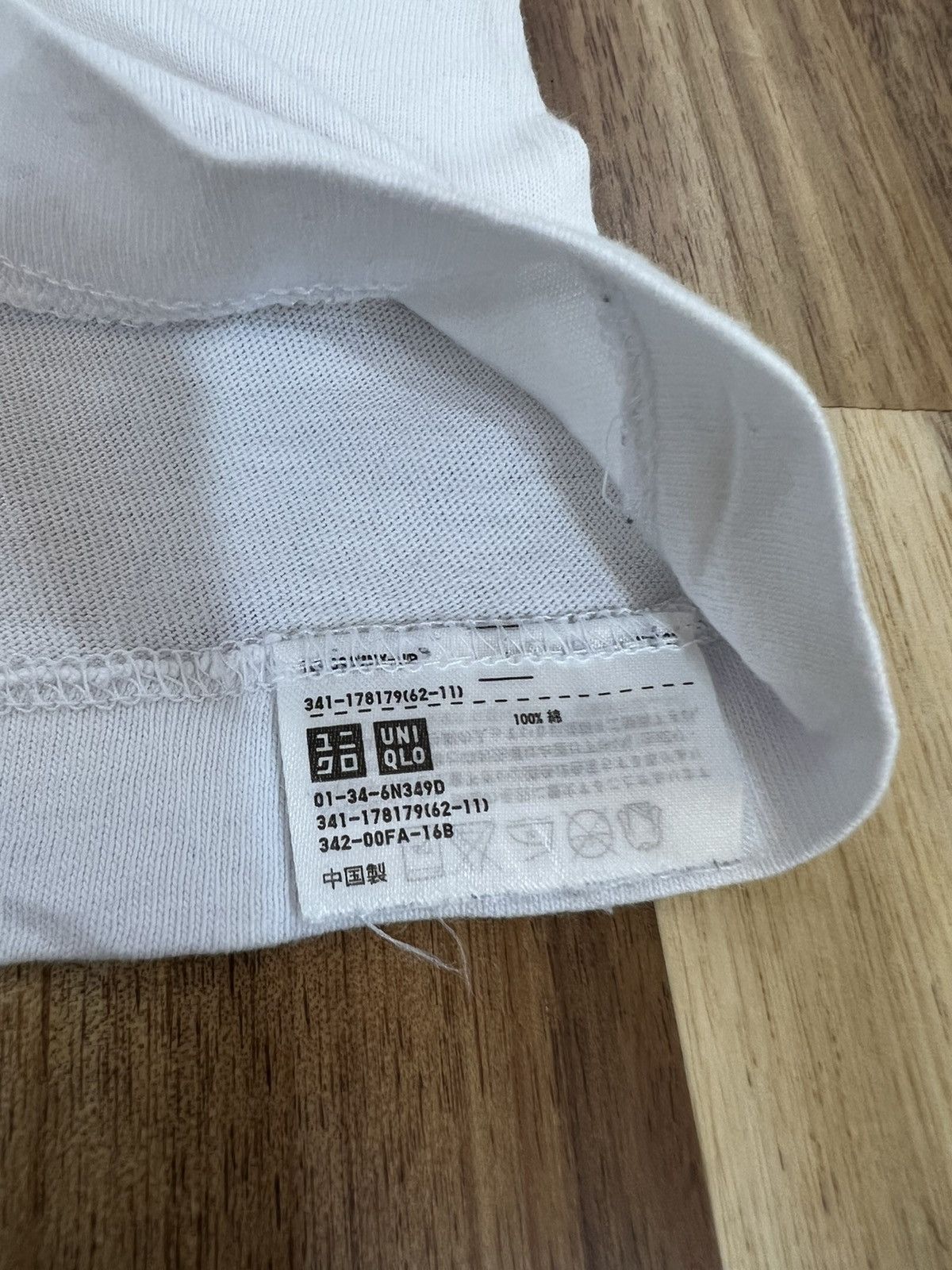 Kaws × Uniqlo Kaws X Uniqlo Shirts Size US XL / EU 56 / 4 - 6 Thumbnail