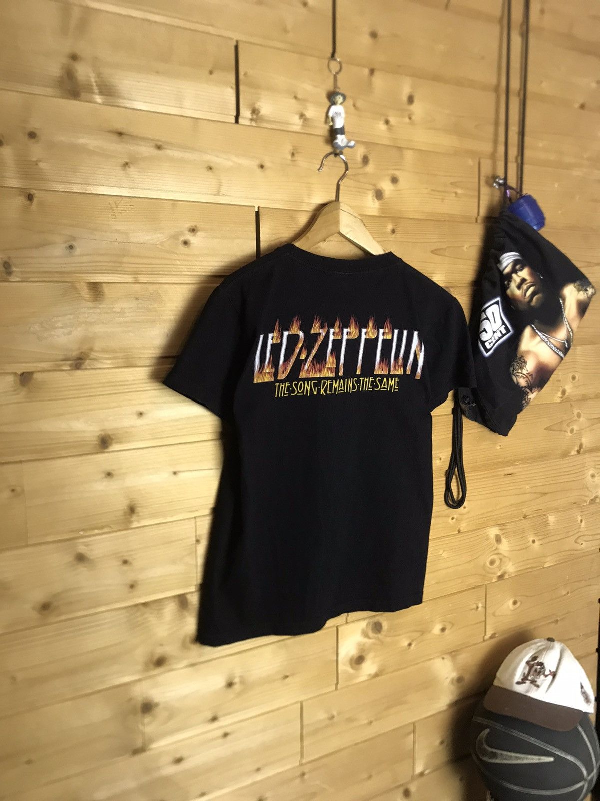Led Zeppelin Vintage Led Zeppelin band short t-shirt Size US S / EU 44-46 / 1 - 7 Thumbnail