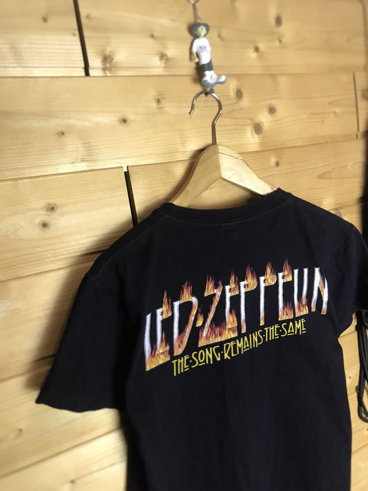 Led Zeppelin Vintage Led Zeppelin band short t-shirt Size US S / EU 44-46 / 1 - 8 Thumbnail