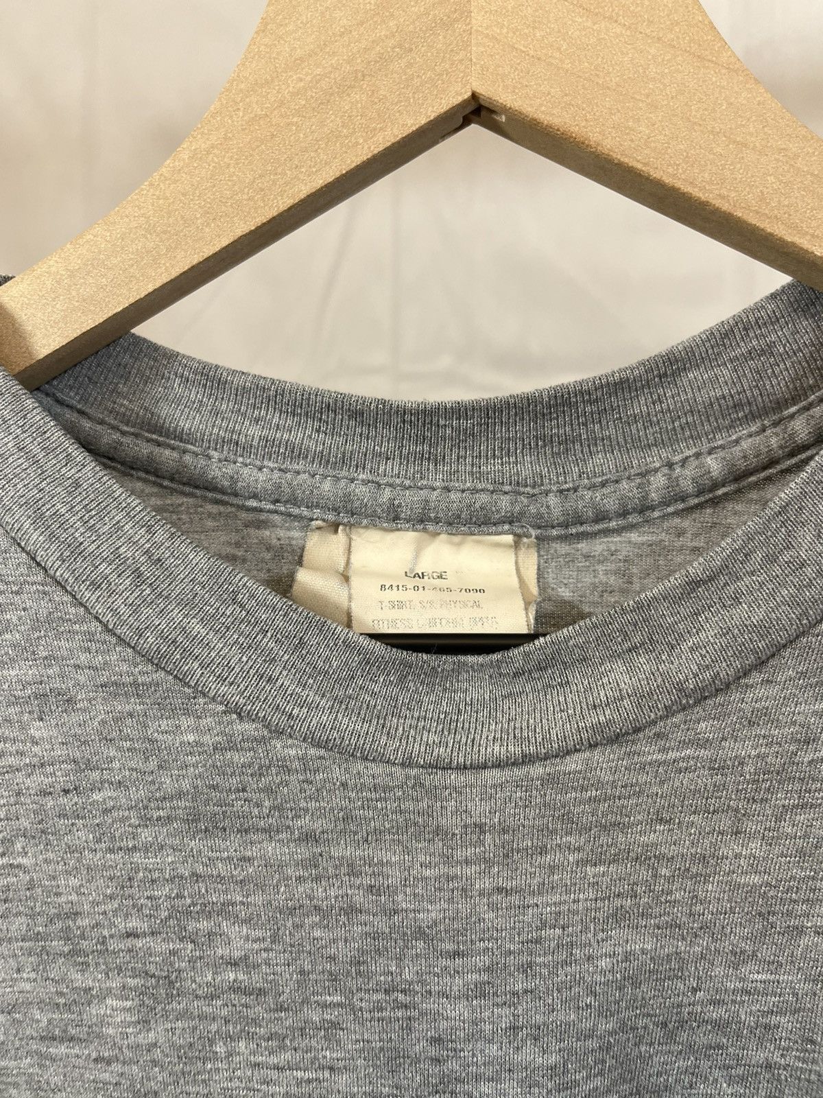 Vintage Vintage ARMY Thin Faded Basic Military Tee Size US L / EU 52-54 / 3 - 7 Thumbnail